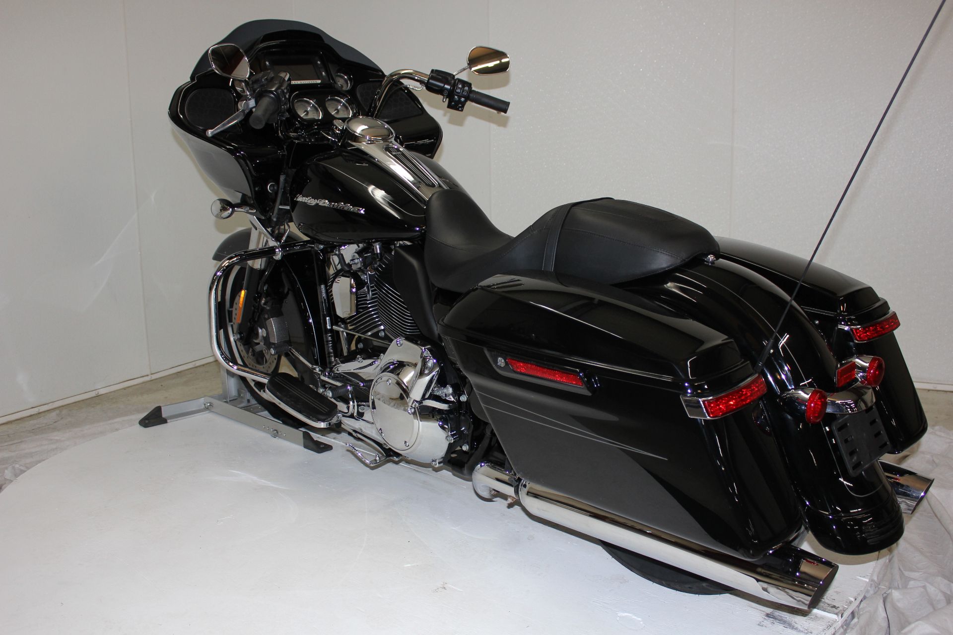 2015 Harley-Davidson Road Glide® Special in Pittsfield, Massachusetts - Photo 2
