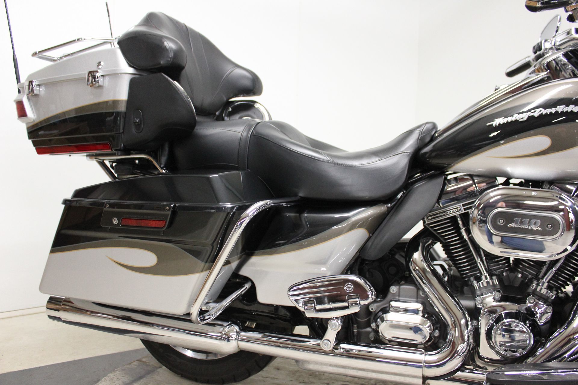 2013 Harley-Davidson CVO™ Ultra Classic® Electra Glide® in Pittsfield, Massachusetts - Photo 10