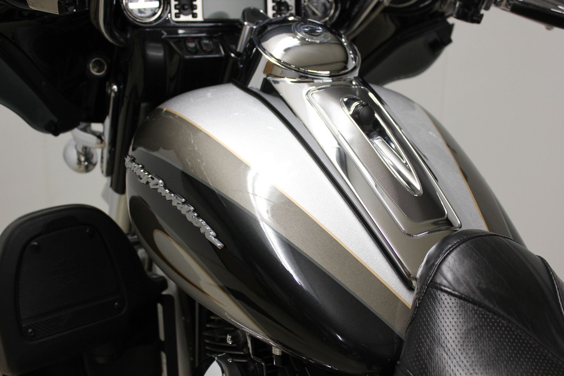 2013 Harley-Davidson CVO™ Ultra Classic® Electra Glide® in Pittsfield, Massachusetts - Photo 16