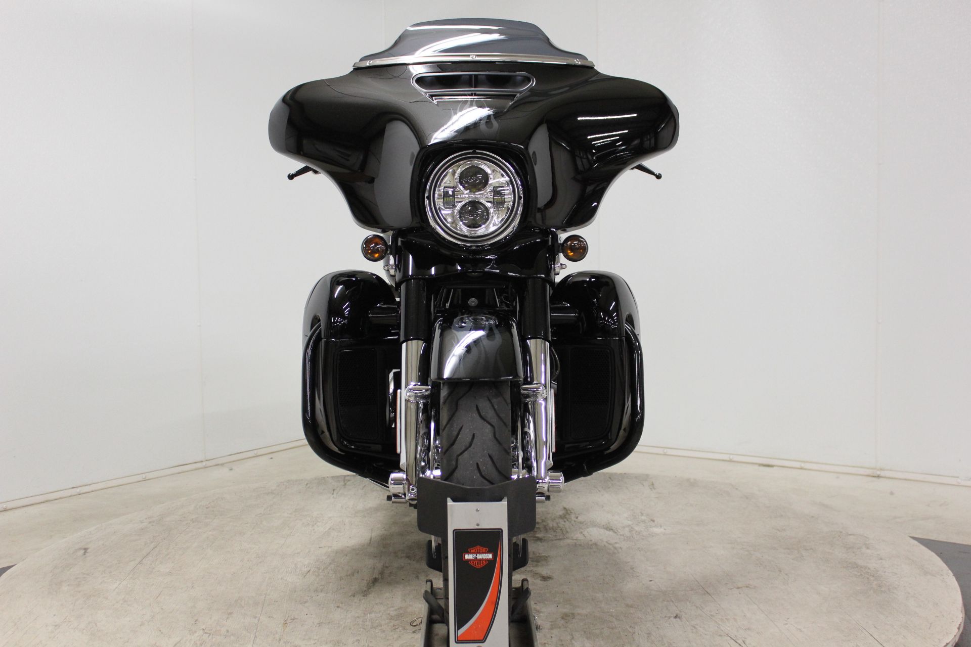 2015 Harley-Davidson CVO™ Street Glide® in Pittsfield, Massachusetts - Photo 3