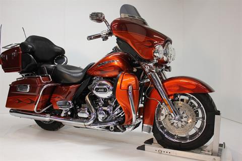 2010 Harley-Davidson CVO™ Ultra Classic® Electra Glide® in Pittsfield, Massachusetts - Photo 3