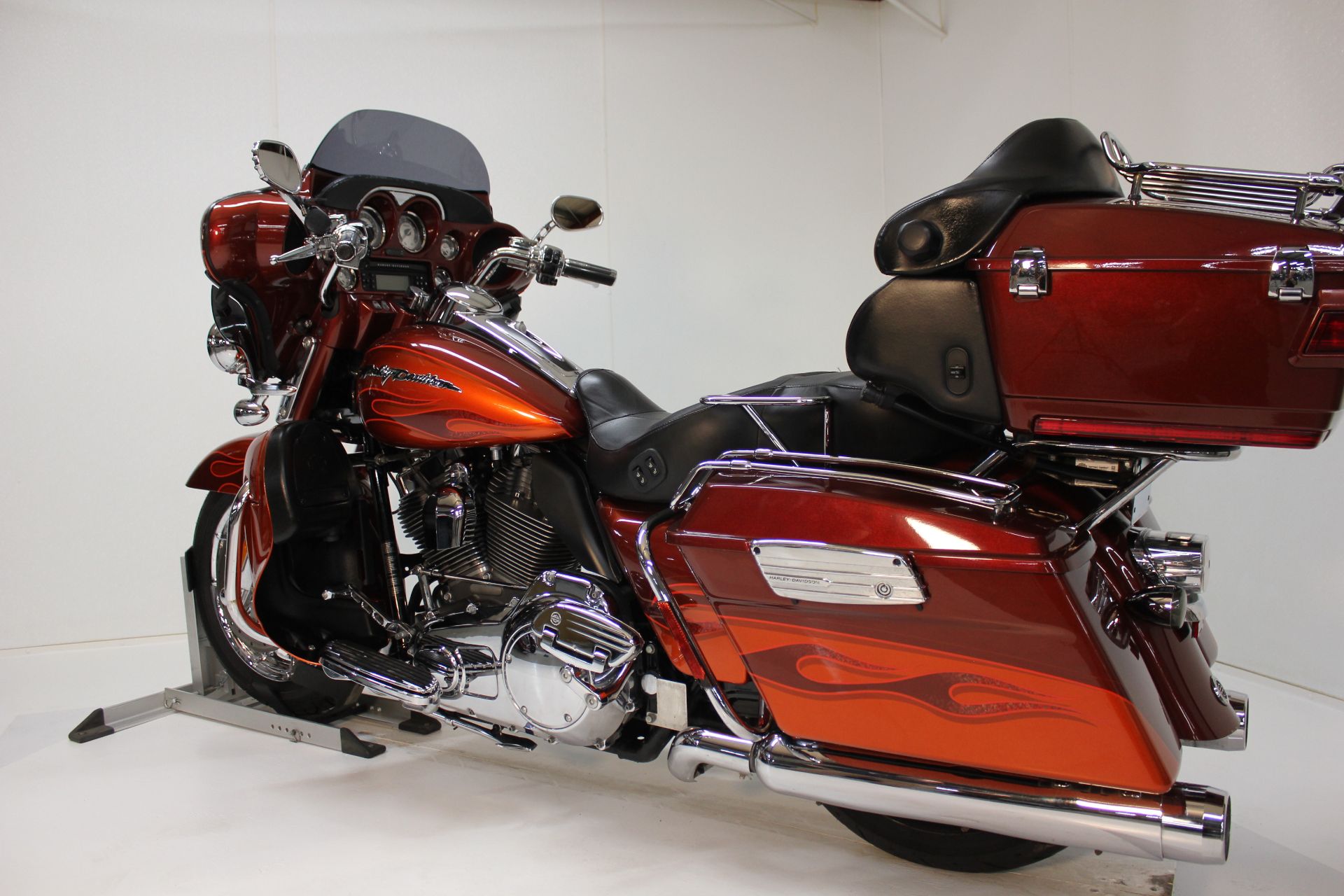 2010 Harley-Davidson CVO™ Ultra Classic® Electra Glide® in Pittsfield, Massachusetts - Photo 10