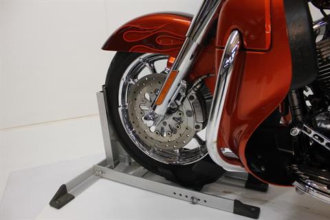 2010 Harley-Davidson CVO™ Ultra Classic® Electra Glide® in Pittsfield, Massachusetts - Photo 12