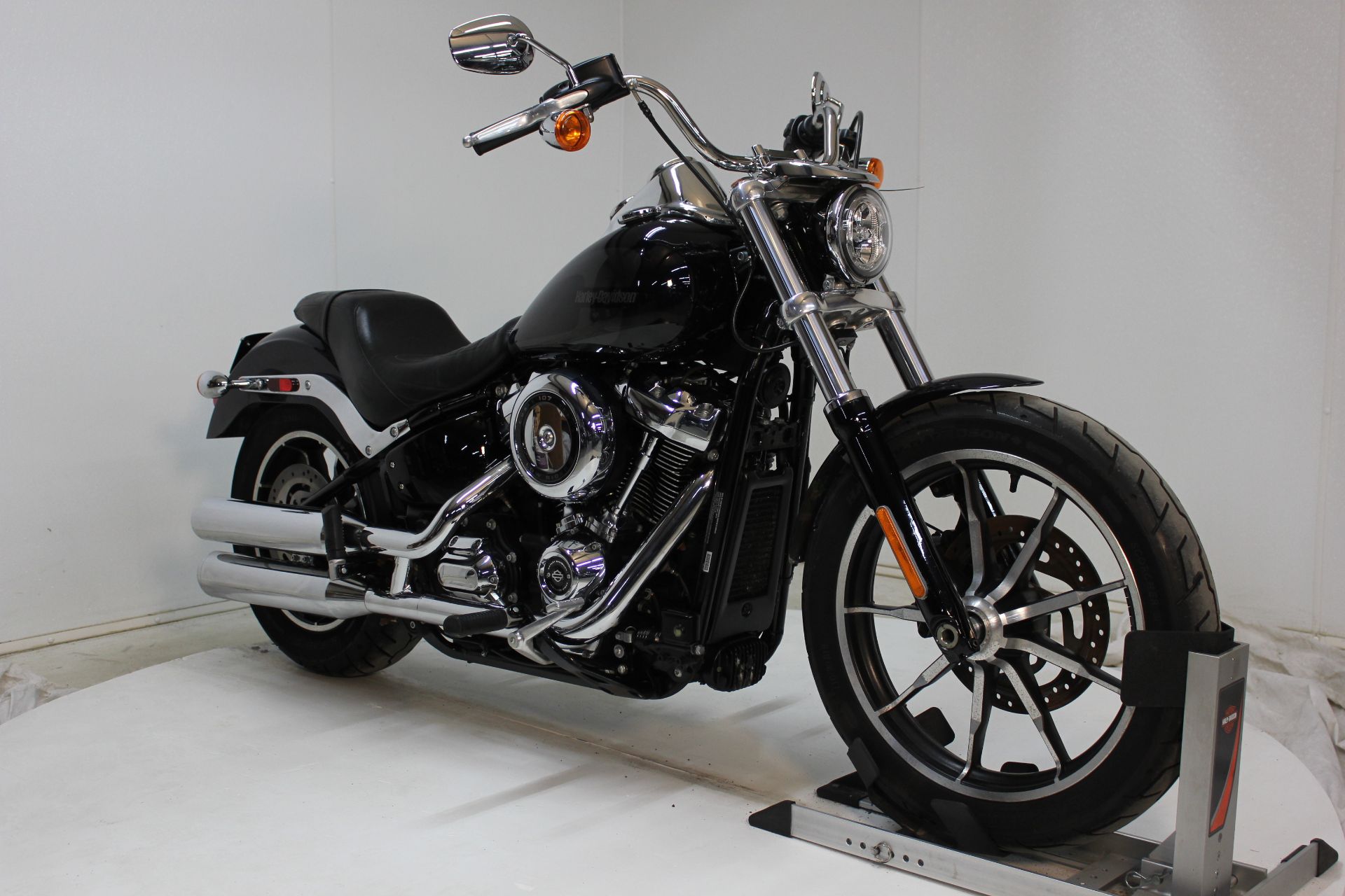 2019 Harley-Davidson Low Rider® in Pittsfield, Massachusetts - Photo 6