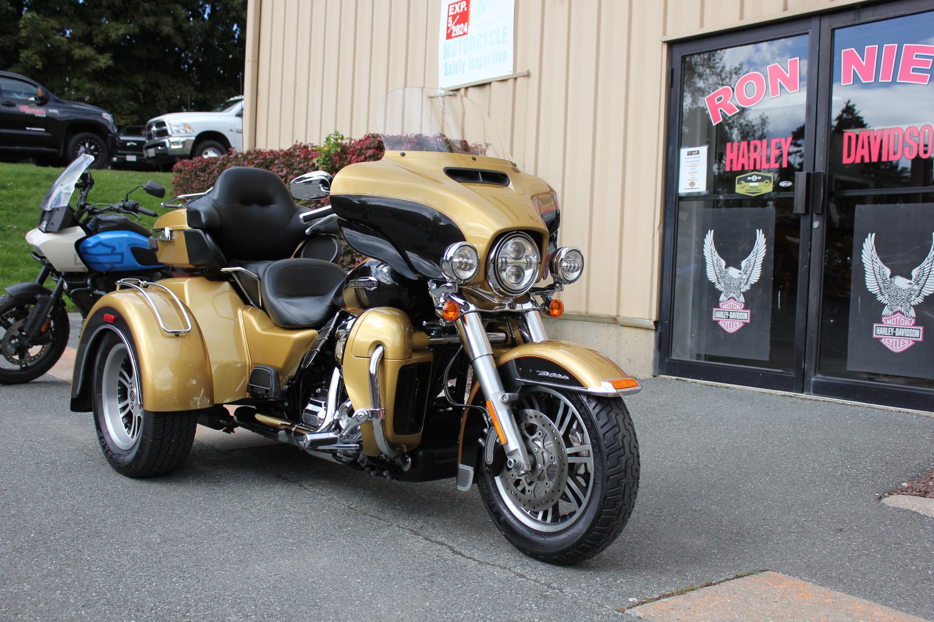 2017 Harley-Davidson Tri Glide® Ultra in Pittsfield, Massachusetts - Photo 6