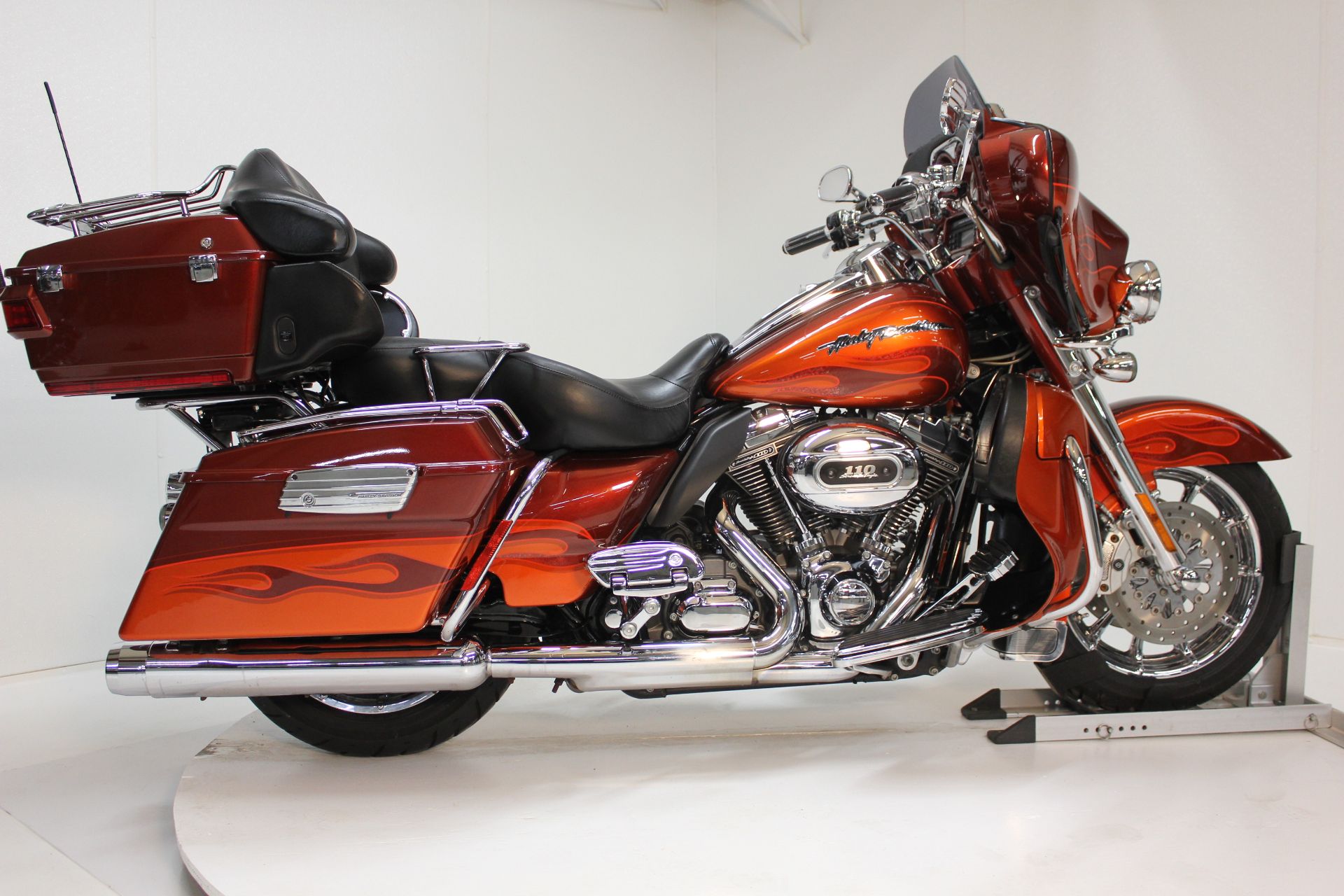 2010 Harley-Davidson CVO™ Ultra Classic® Electra Glide® in Pittsfield, Massachusetts - Photo 5