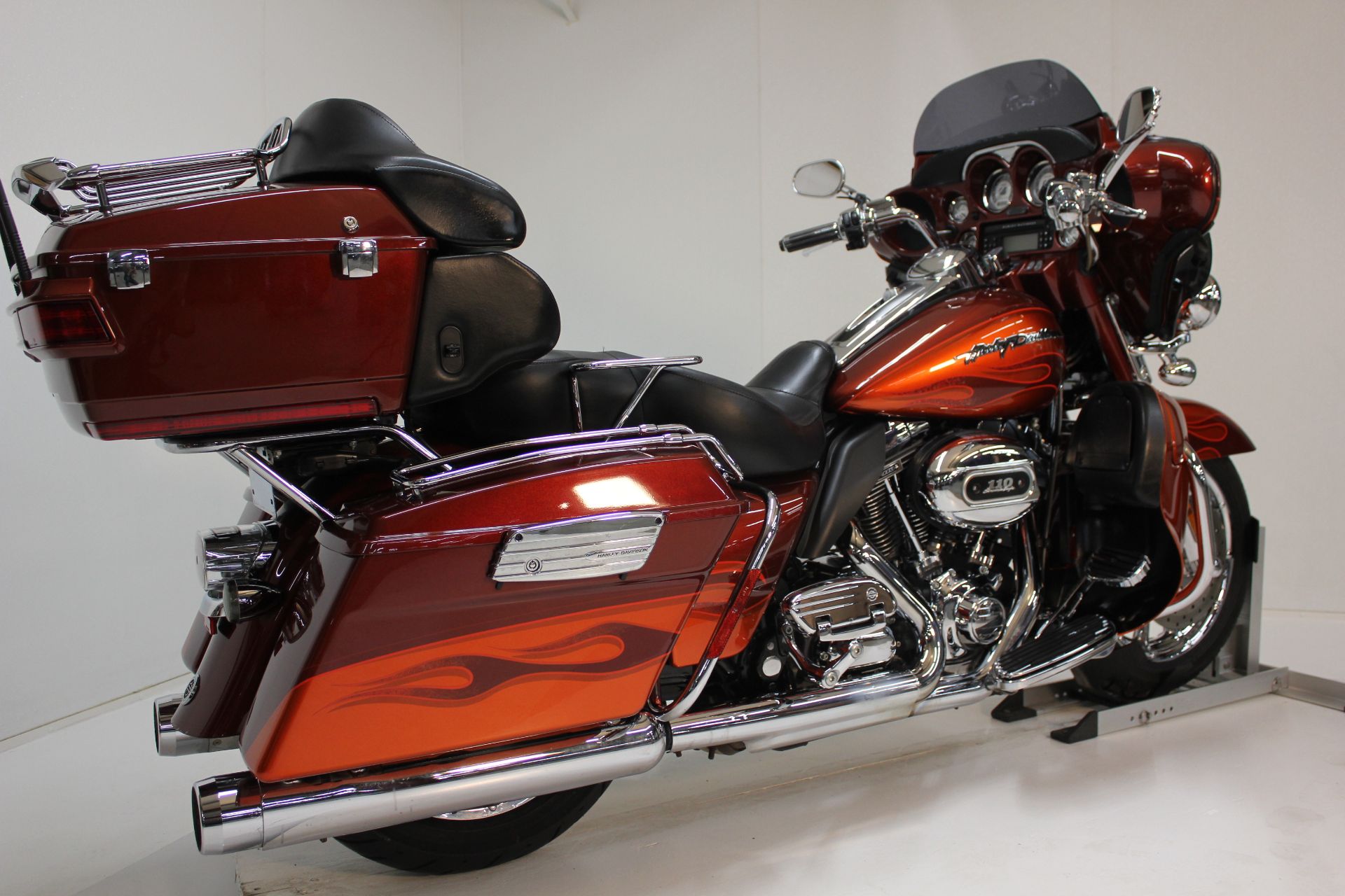 2010 Harley-Davidson CVO™ Ultra Classic® Electra Glide® in Pittsfield, Massachusetts - Photo 4
