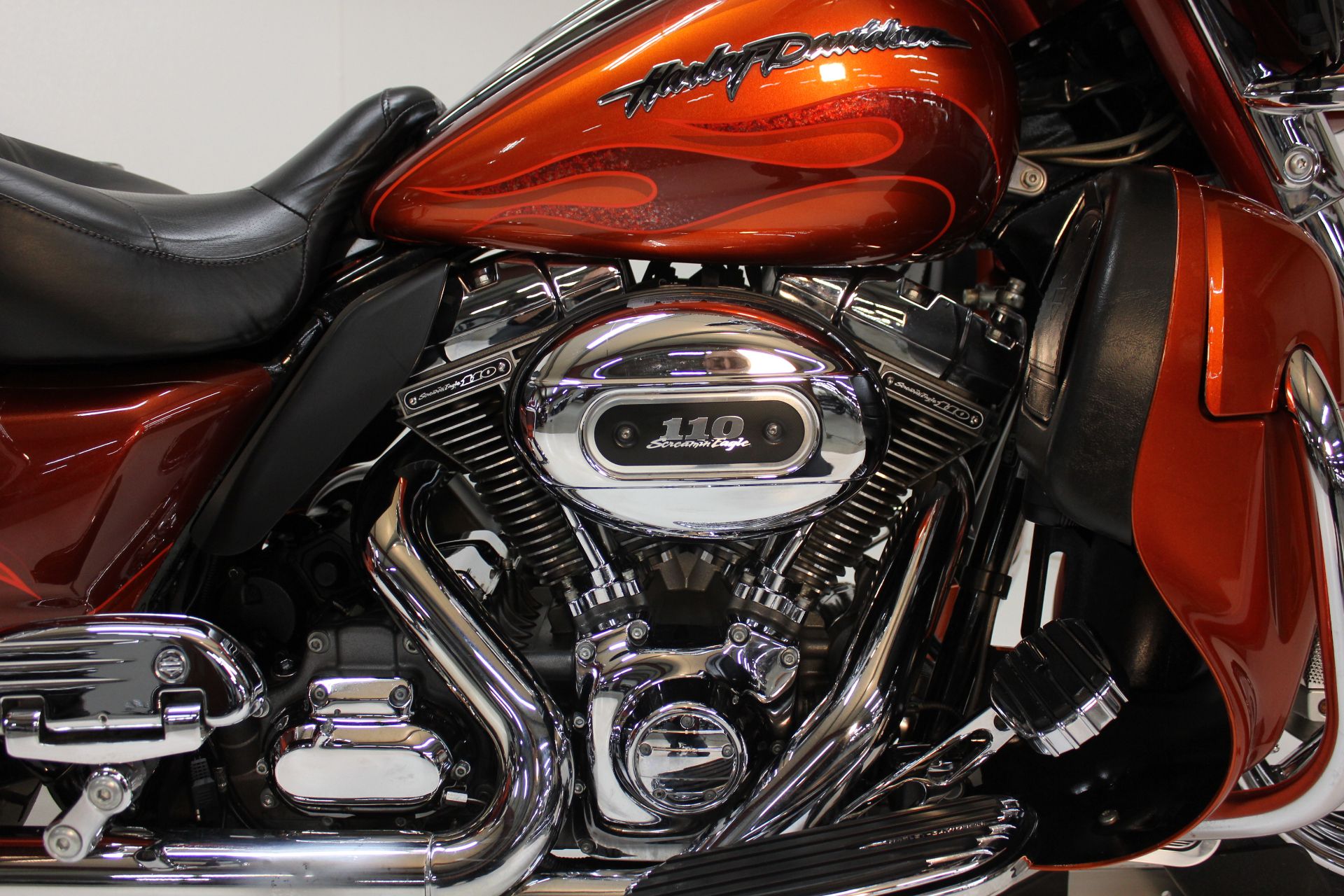2010 Harley-Davidson CVO™ Ultra Classic® Electra Glide® in Pittsfield, Massachusetts - Photo 16