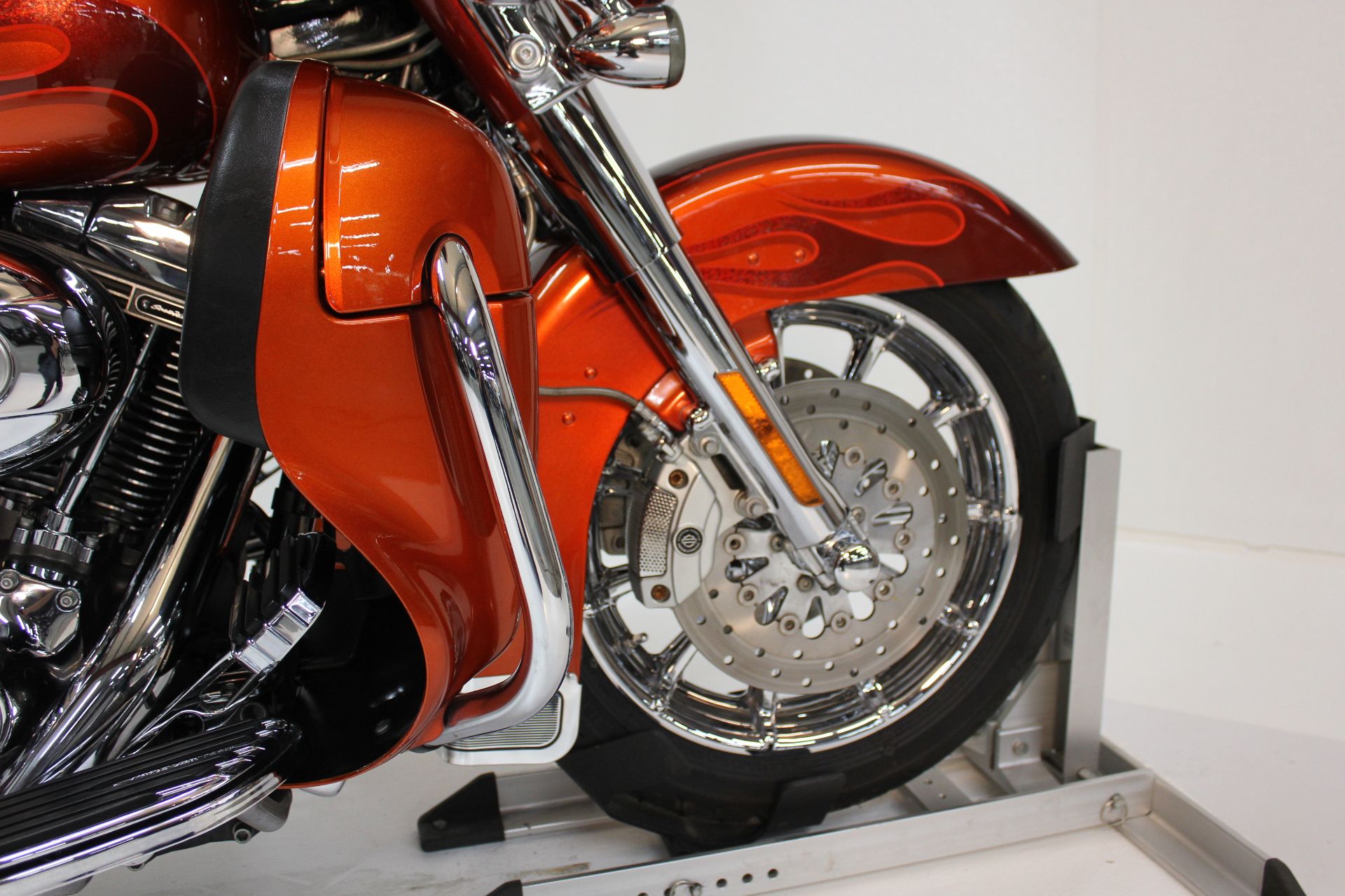 2010 Harley-Davidson CVO™ Ultra Classic® Electra Glide® in Pittsfield, Massachusetts - Photo 5