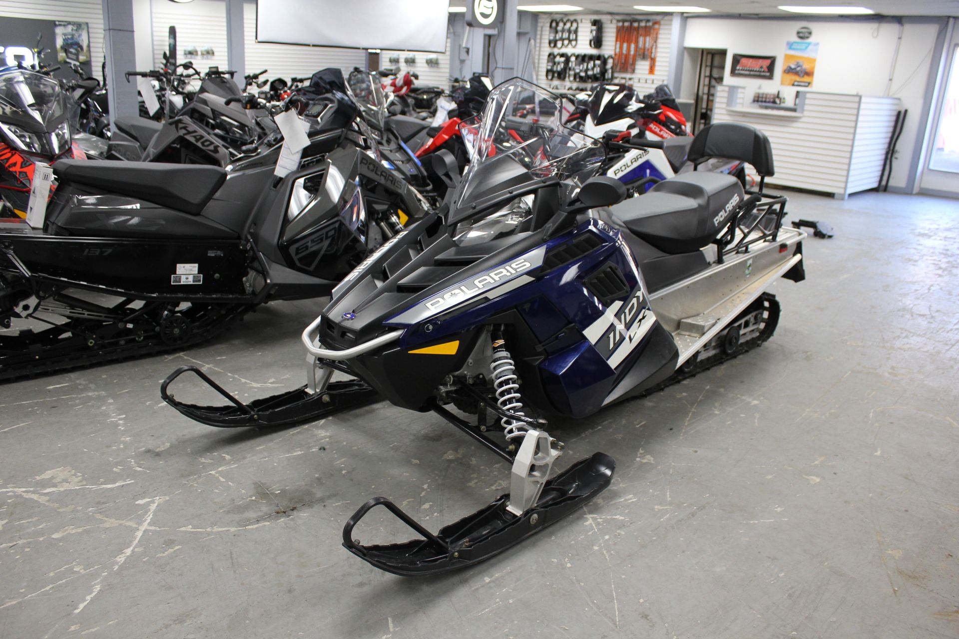 2015 Polaris 550 Indy® LXT in Pittsfield, Massachusetts - Photo 8