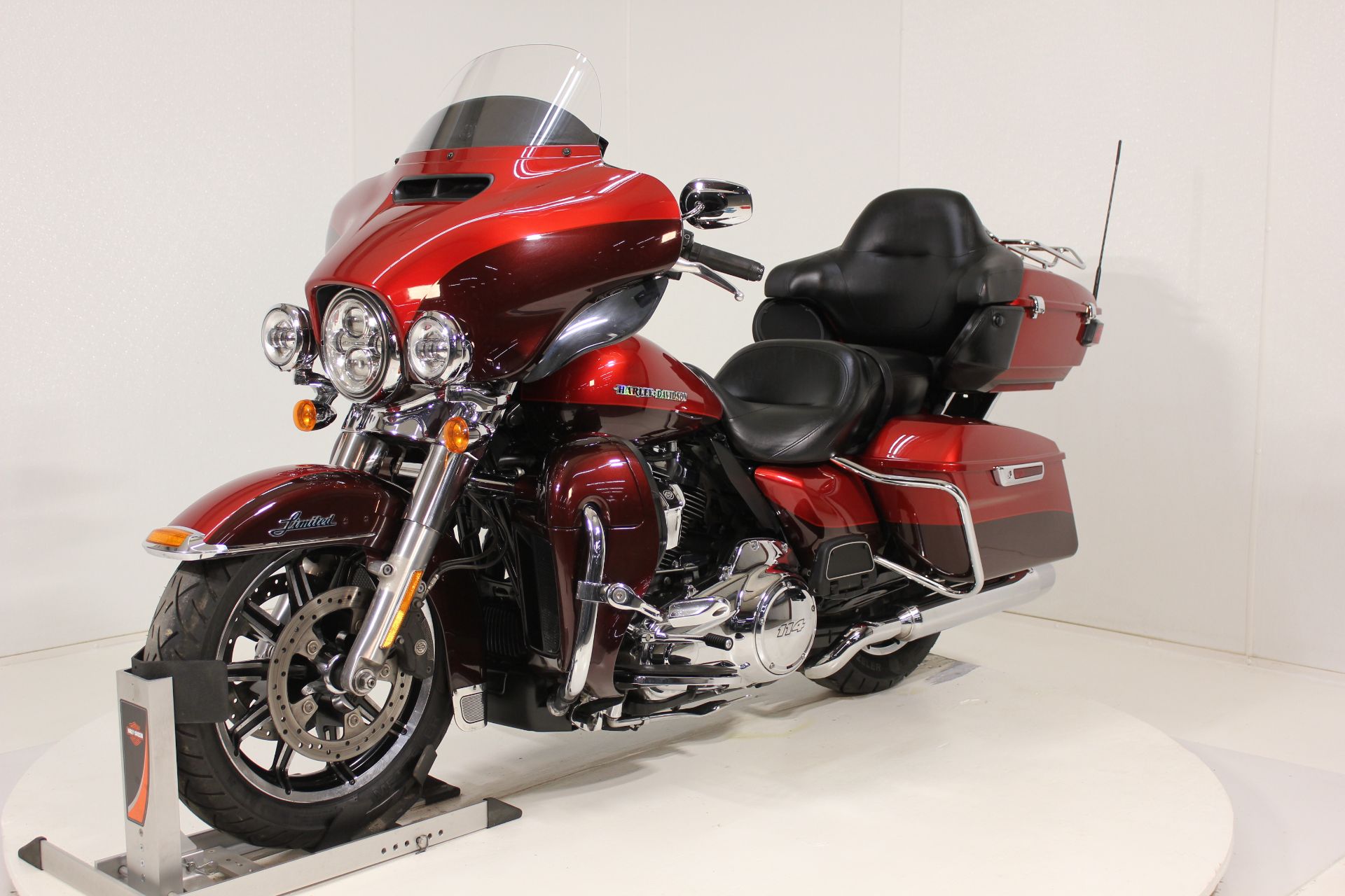 2019 Harley-Davidson ELECTRA GLIDE ULTRA LIMITED in Pittsfield, Massachusetts - Photo 8