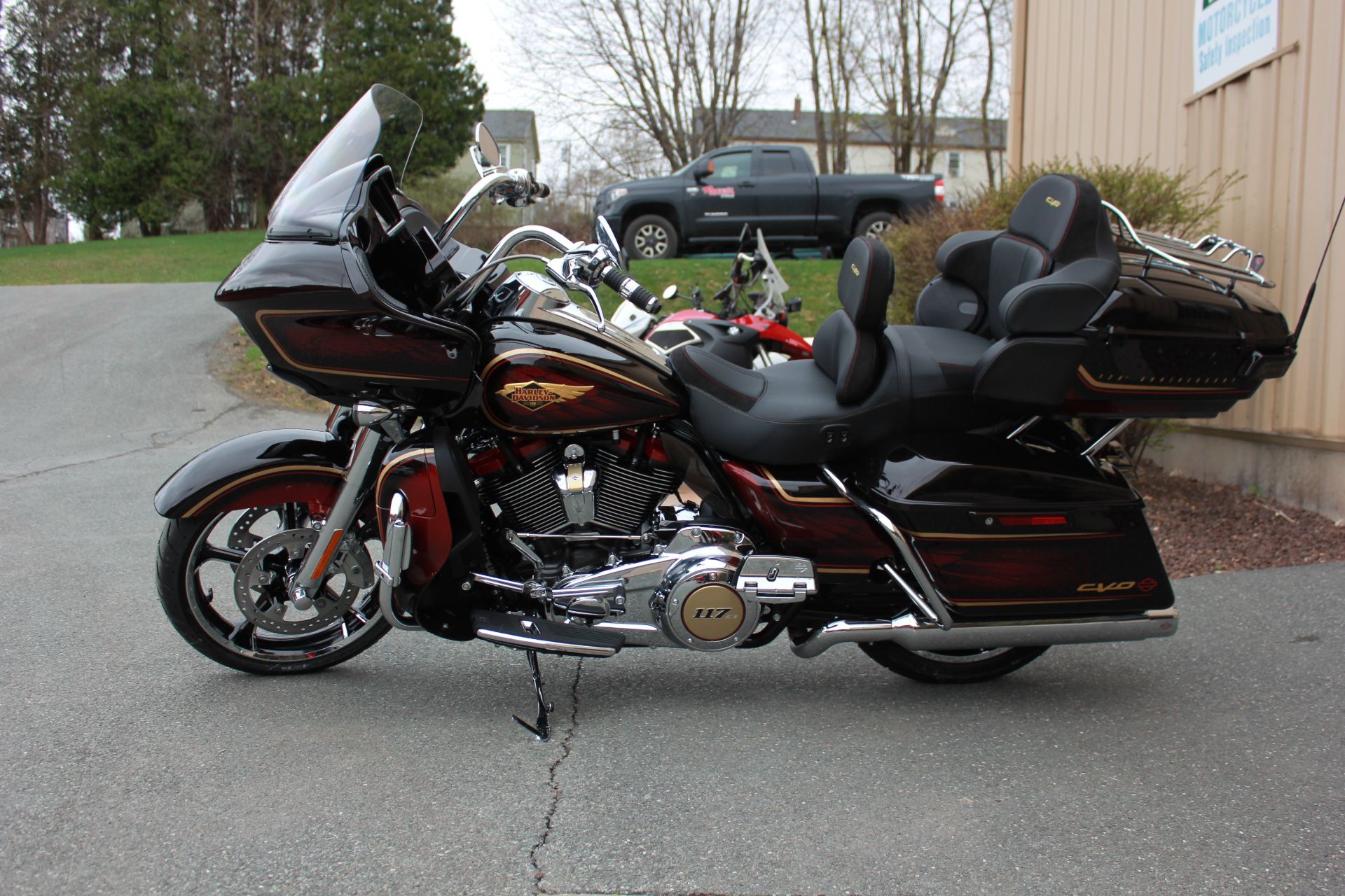 2023 Harley-Davidson CVO™ Road Glide® Limited Anniversary in Pittsfield, Massachusetts - Photo 5