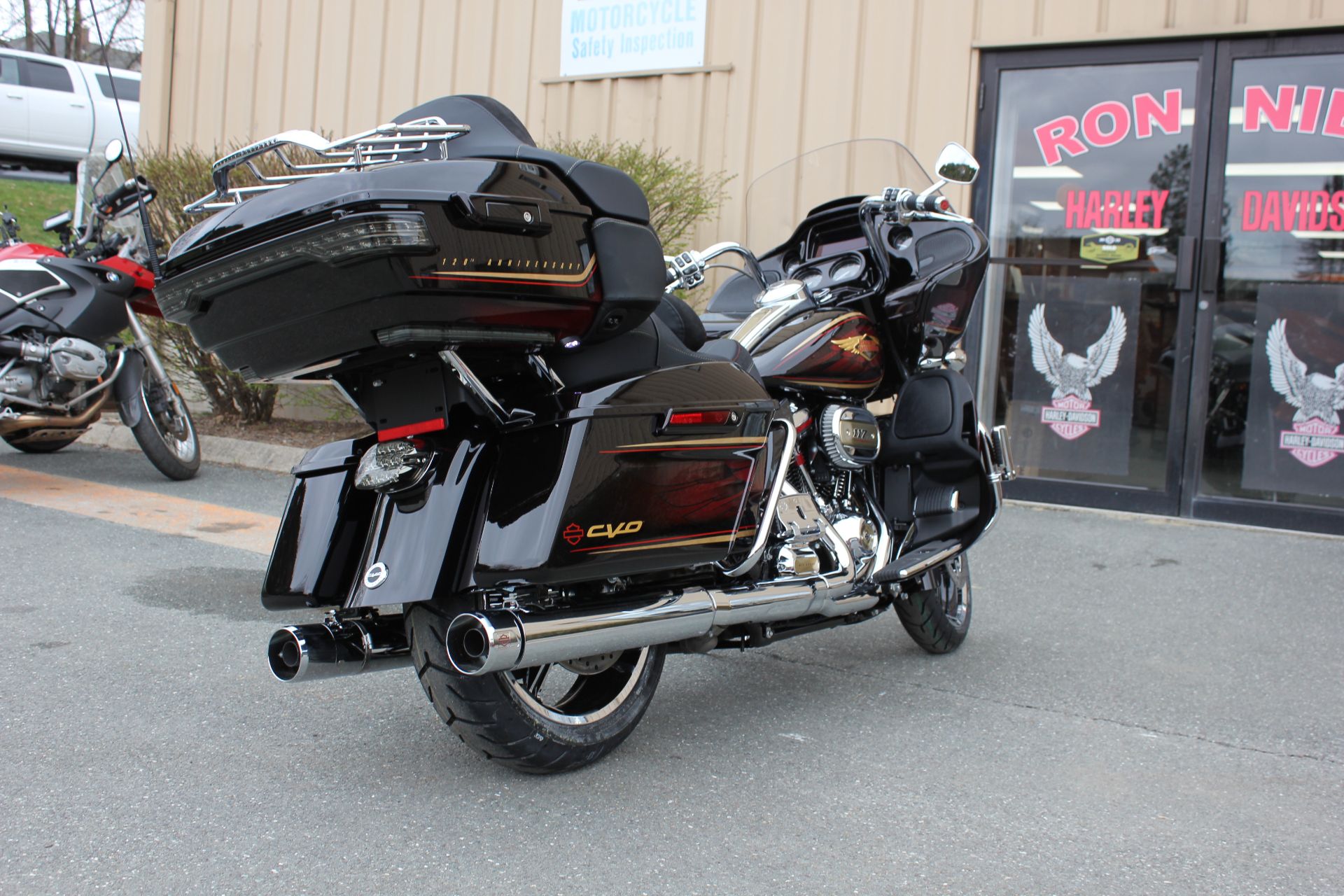 2023 Harley-Davidson CVO™ Road Glide® Limited Anniversary in Pittsfield, Massachusetts - Photo 2