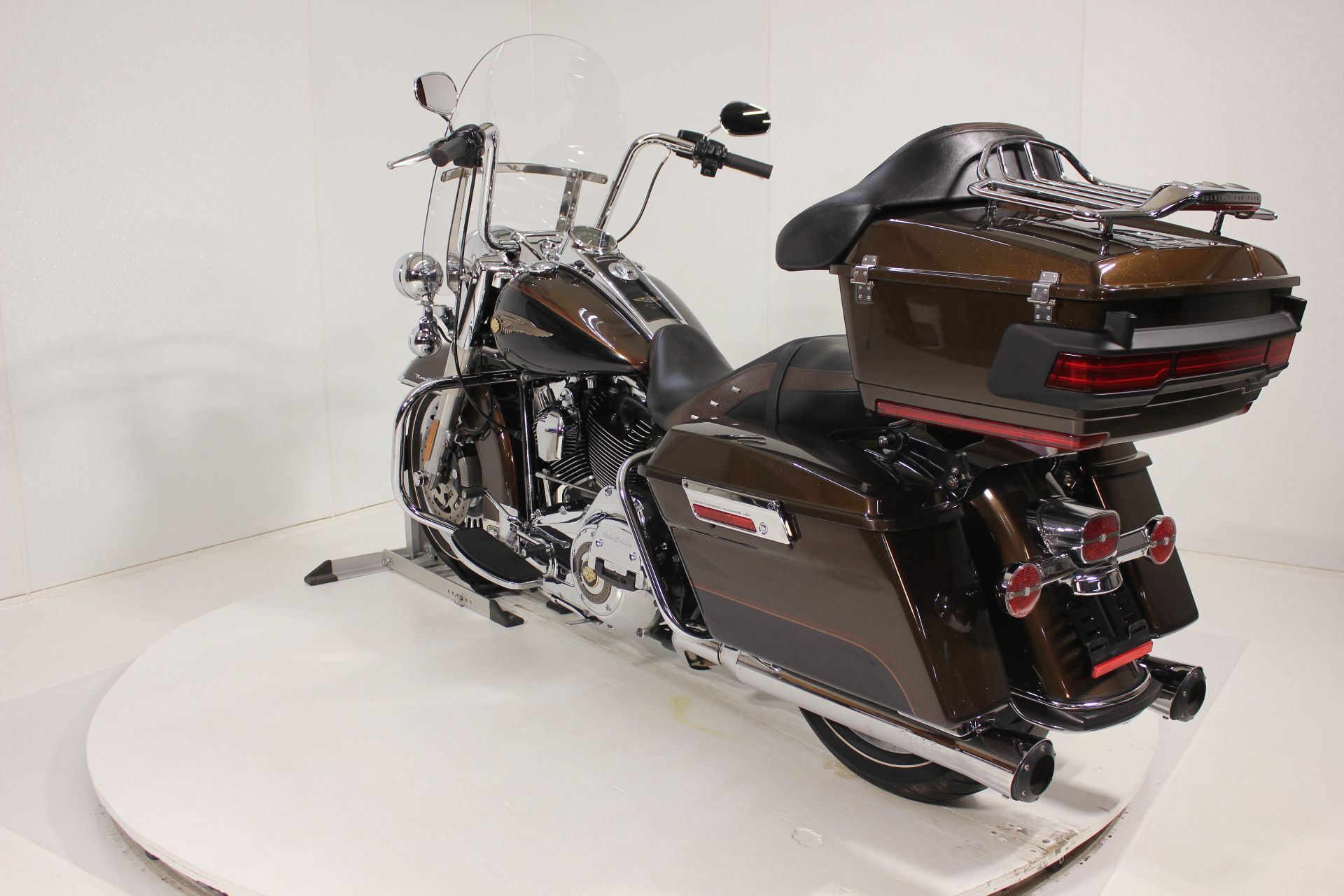 2013 Harley-Davidson Road King® 110th Anniversary Edition in Pittsfield, Massachusetts - Photo 2