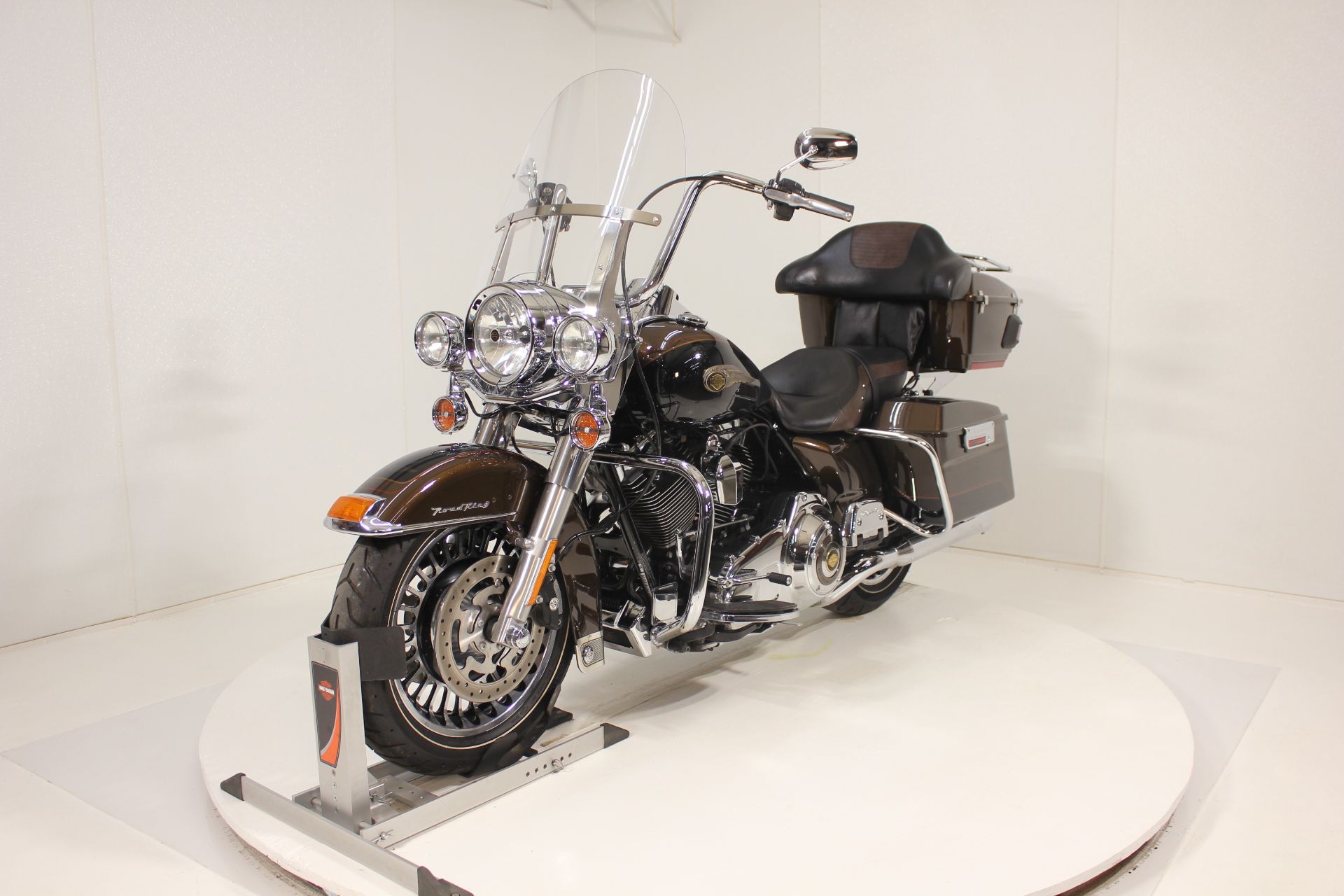 2013 Harley-Davidson Road King® 110th Anniversary Edition in Pittsfield, Massachusetts - Photo 8