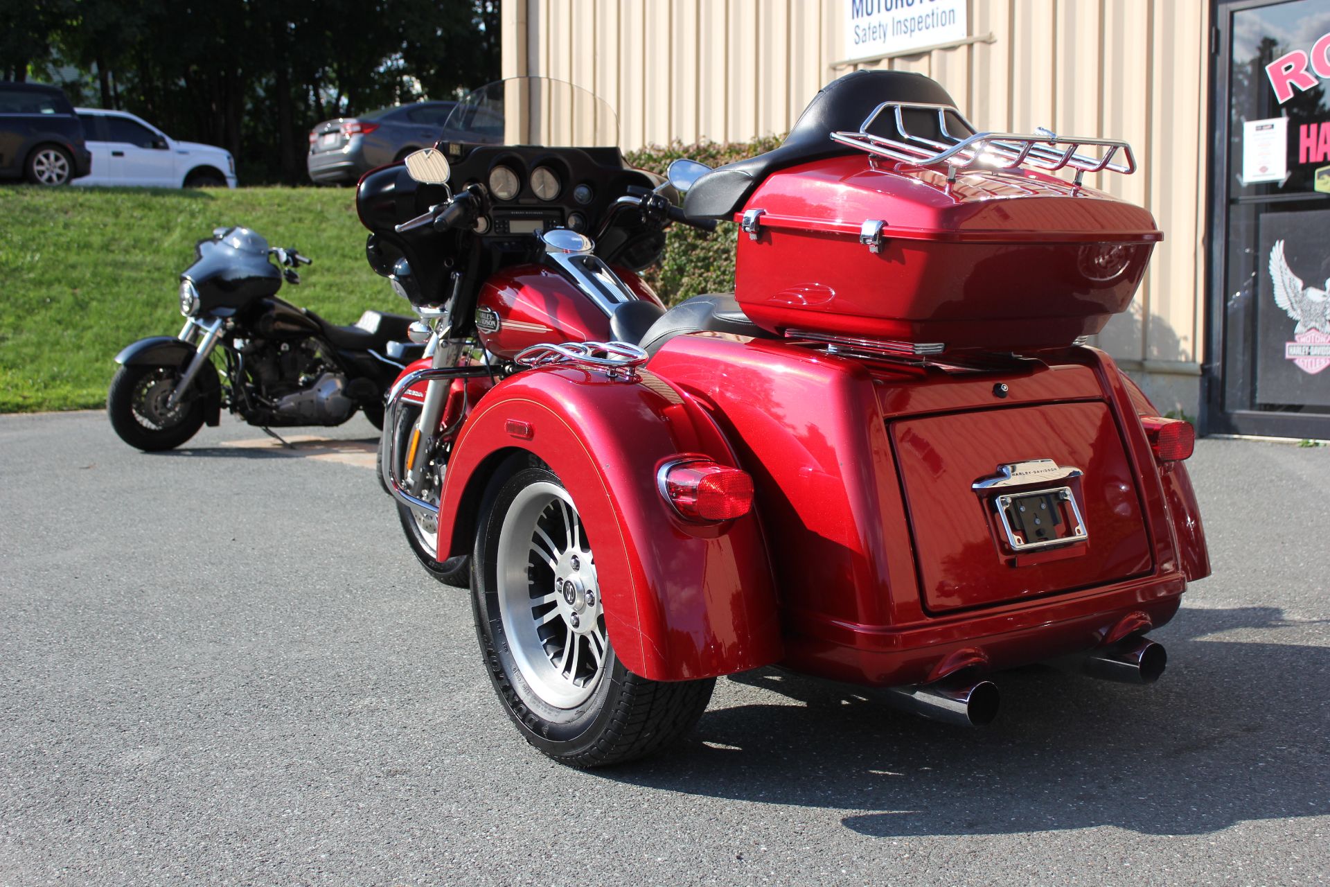 2013 Harley-Davidson Tri Glide® Ultra Classic® in Pittsfield, Massachusetts - Photo 2