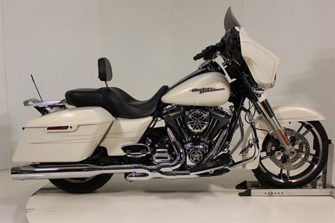 2015 Harley-Davidson Street Glide® Special in Pittsfield, Massachusetts - Photo 15