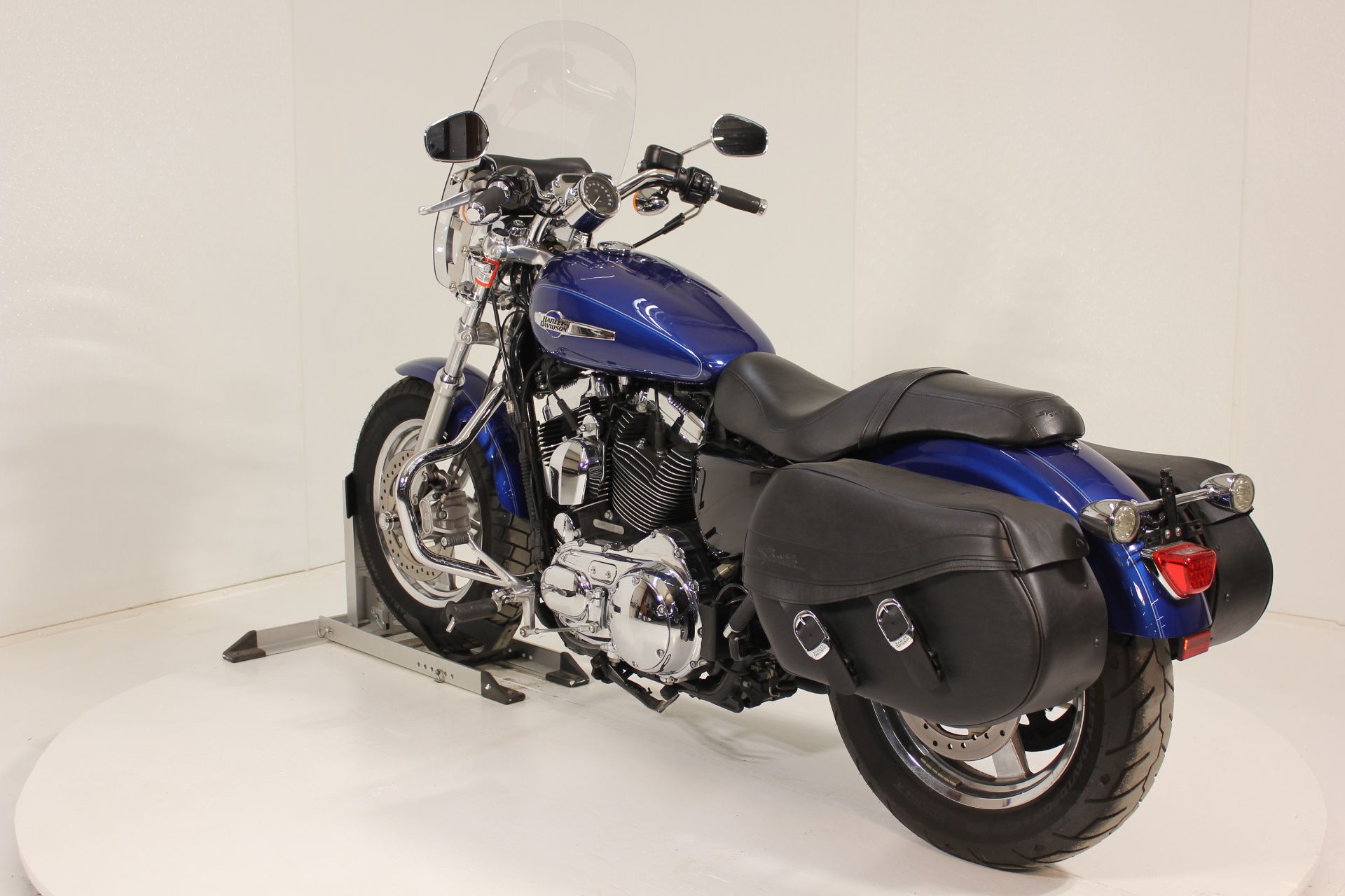 2015 Harley-Davidson 1200 Custom in Pittsfield, Massachusetts - Photo 2