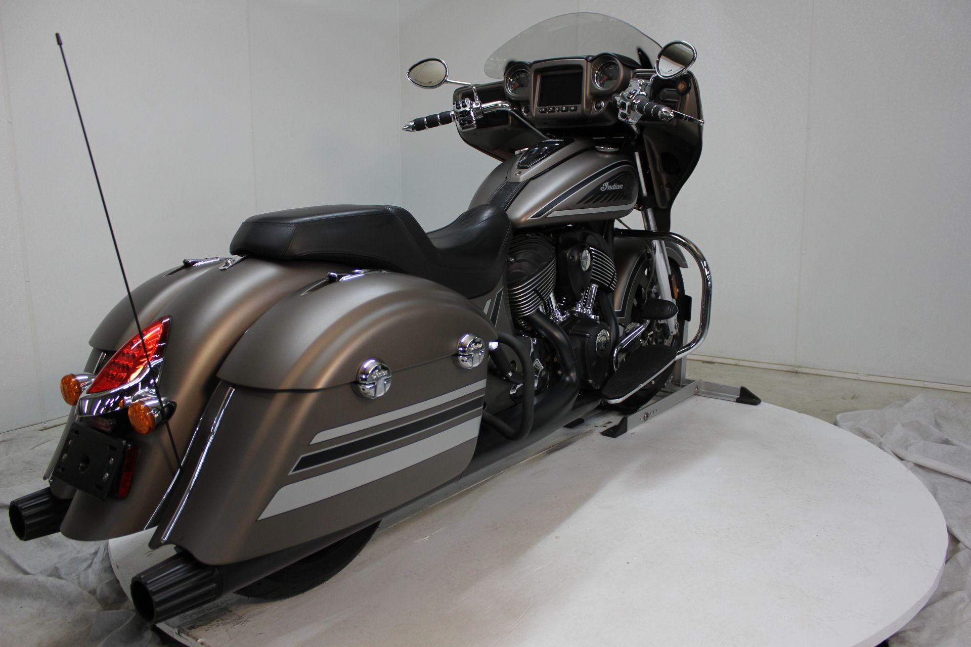 2018 Indian Motorcycle Chieftain® Limited ABS in Pittsfield, Massachusetts - Photo 12