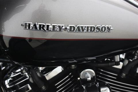 2017 Harley-Davidson Electra Glide® Ultra Classic® in Pittsfield, Massachusetts - Photo 13