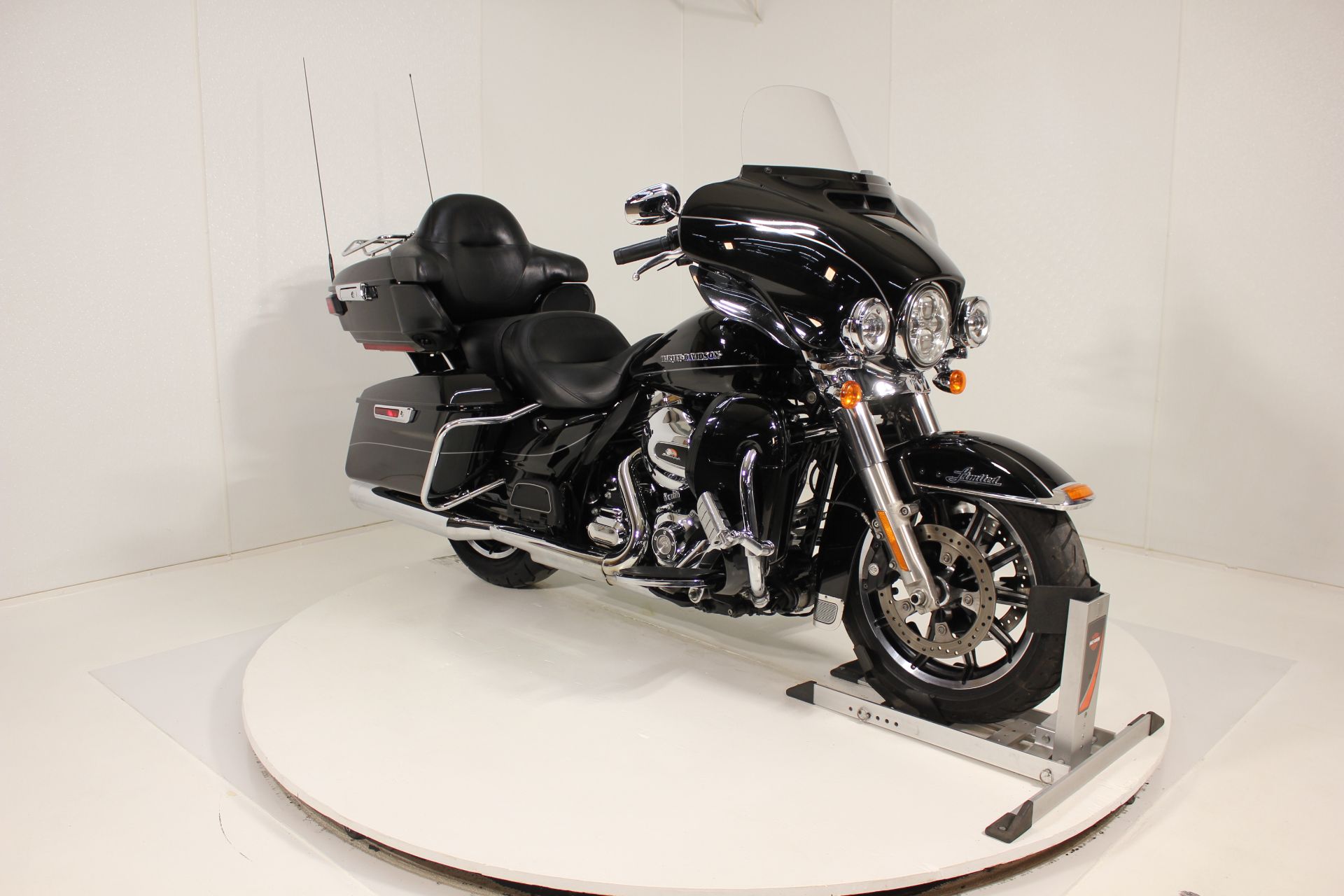 2015 Harley-Davidson Electra Glide® Ultra Classic® in Pittsfield, Massachusetts - Photo 6