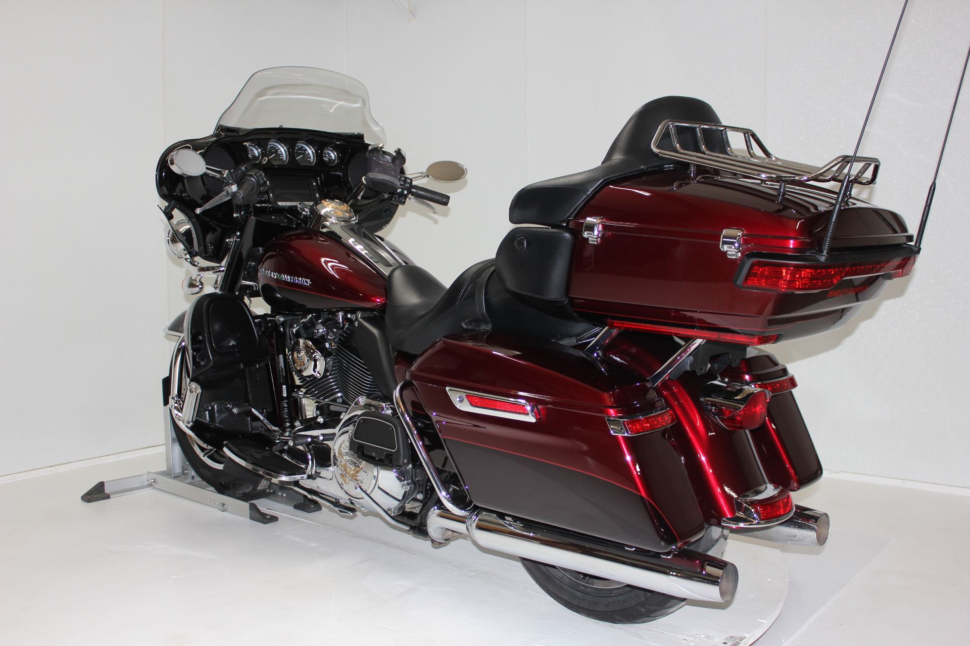 2014 Harley-Davidson Electra Glide® Ultra Classic® in Pittsfield, Massachusetts - Photo 2