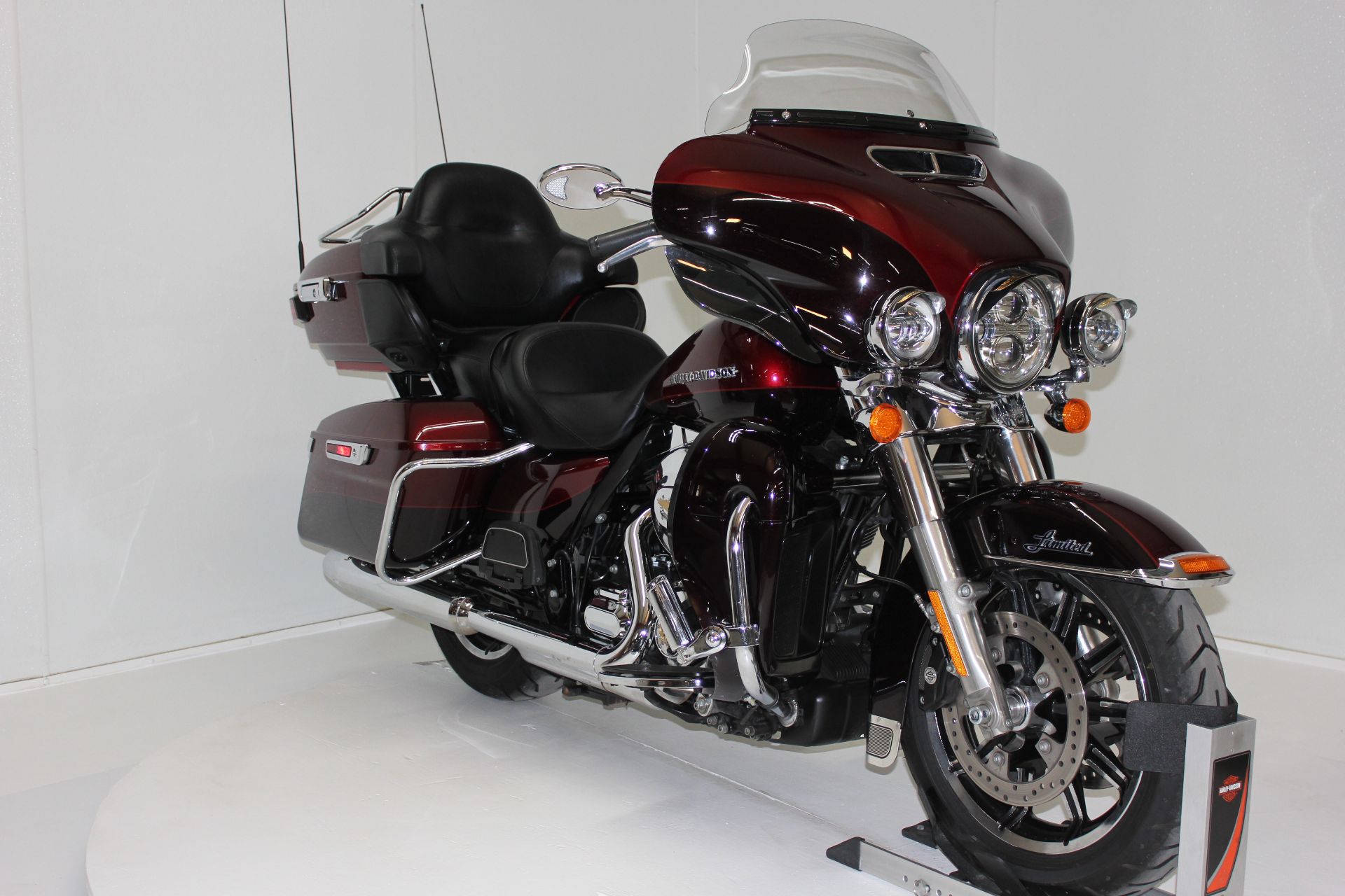 2014 Harley-Davidson Electra Glide® Ultra Classic® in Pittsfield, Massachusetts - Photo 6