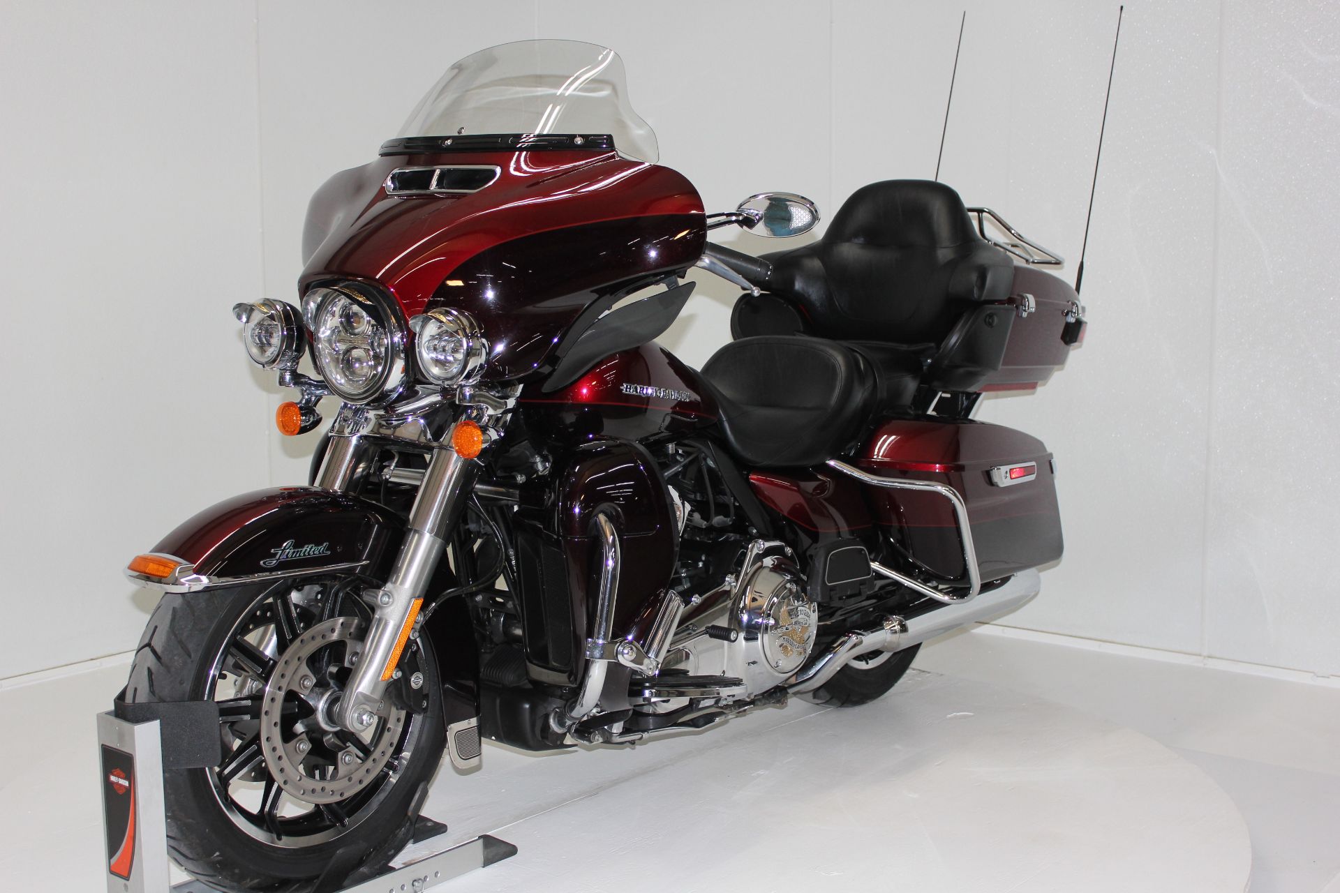 2014 Harley-Davidson Electra Glide® Ultra Classic® in Pittsfield, Massachusetts - Photo 8