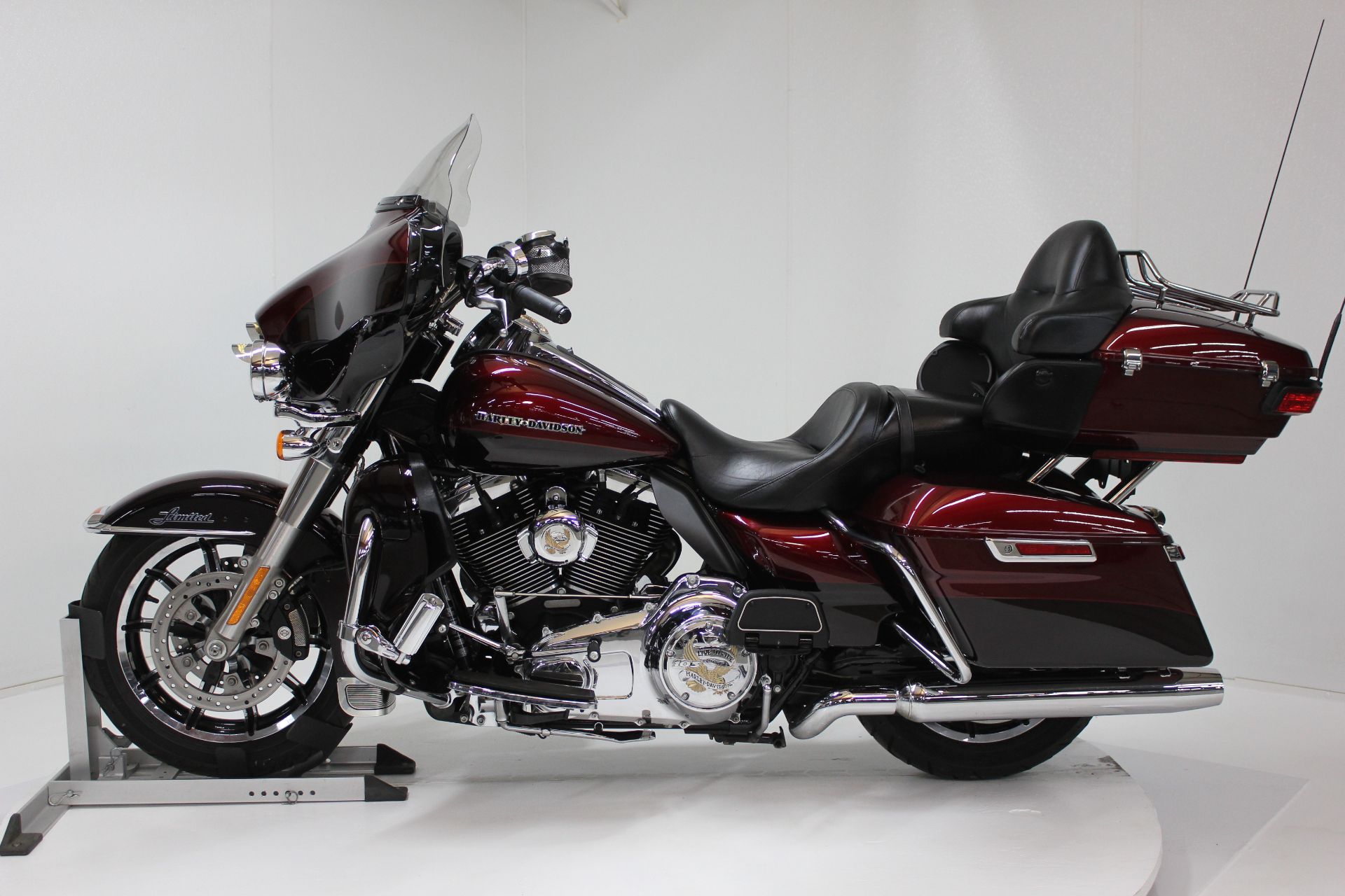 2014 Harley-Davidson Electra Glide® Ultra Classic® in Pittsfield, Massachusetts - Photo 9