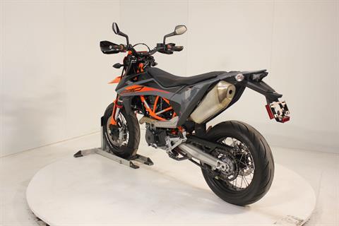 2021 KTM 690 SMC R in Pittsfield, Massachusetts - Photo 2