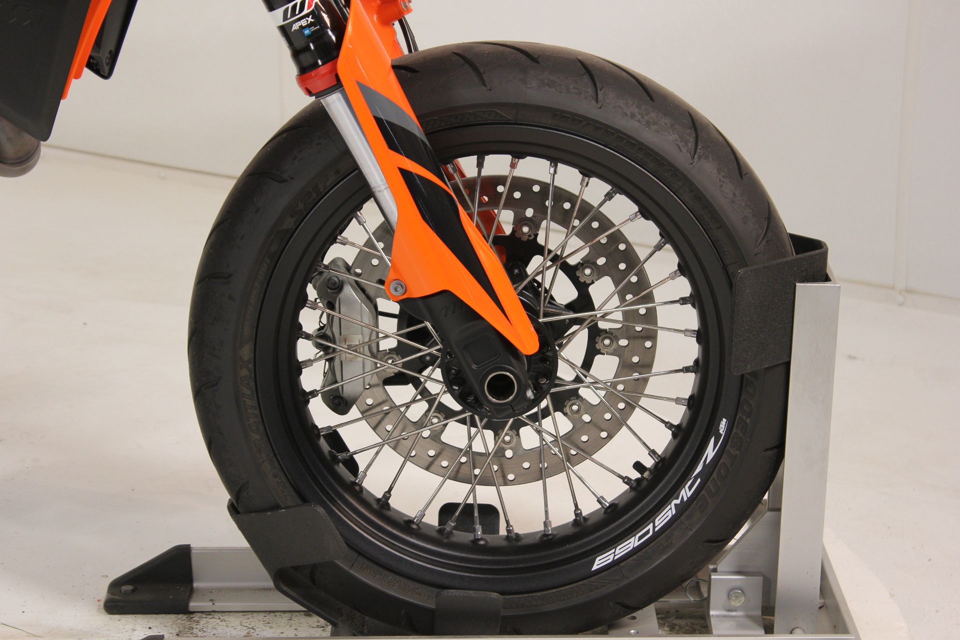 2021 KTM 690 SMC R in Pittsfield, Massachusetts - Photo 15