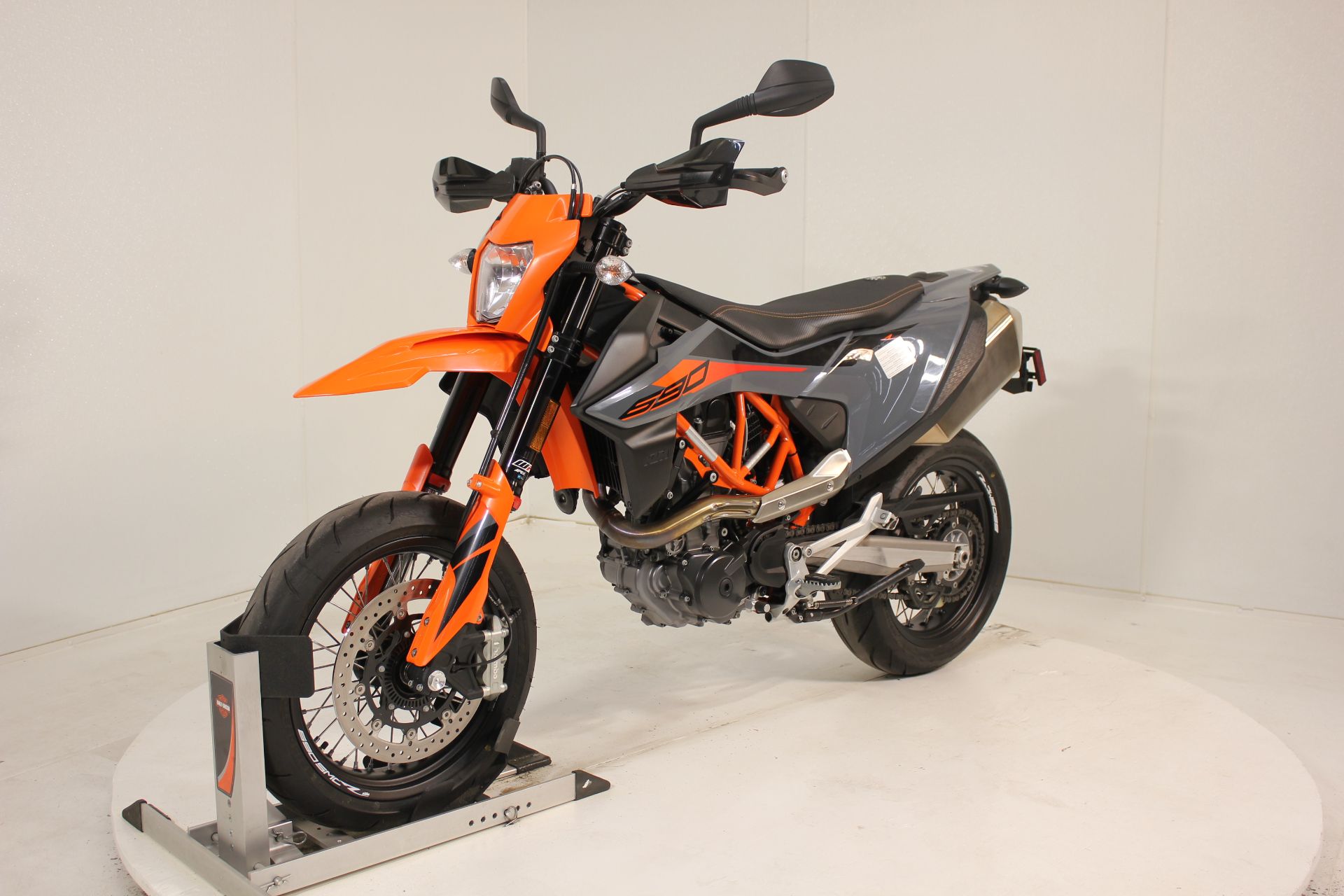 2021 KTM 690 SMC R in Pittsfield, Massachusetts - Photo 8