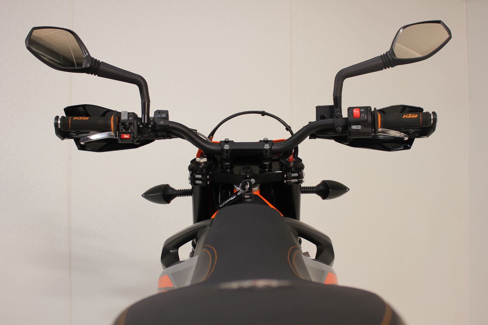 2021 KTM 690 SMC R in Pittsfield, Massachusetts - Photo 9