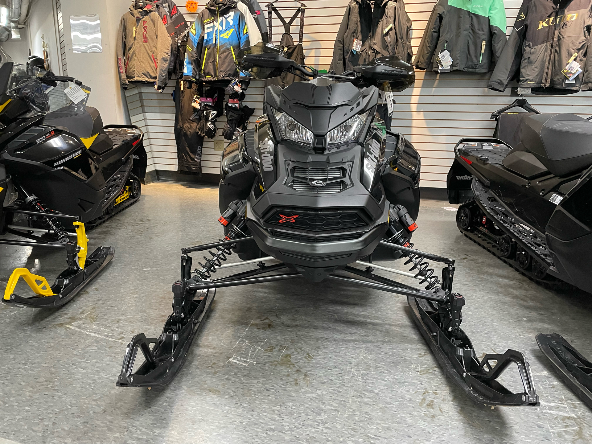2023 Ski-Doo Renegade X-RS 900 ACE Turbo R ES RipSaw 1.25 Smart-Shox Pilot Tx w/ 7.8 in. LCD display in Rutland, Vermont - Photo 3