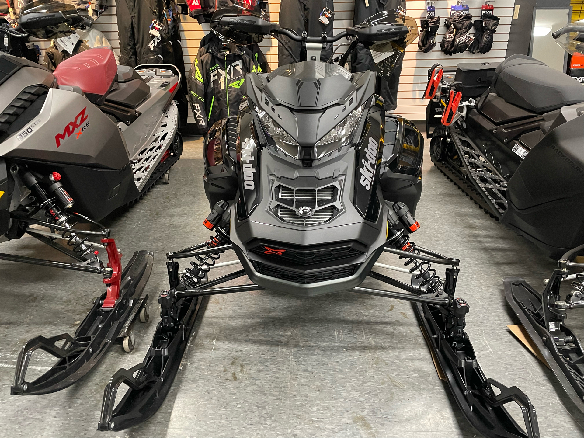 2023 Ski-Doo Renegade X-RS 900 ACE Turbo R ES RipSaw 1.25 Smart-Shox Pilot Tx w/ 7.8 in. LCD display in Rutland, Vermont - Photo 2