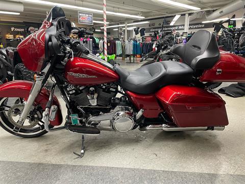 2018 Harley-Davidson Street Glide® in Rutland, Vermont - Photo 10