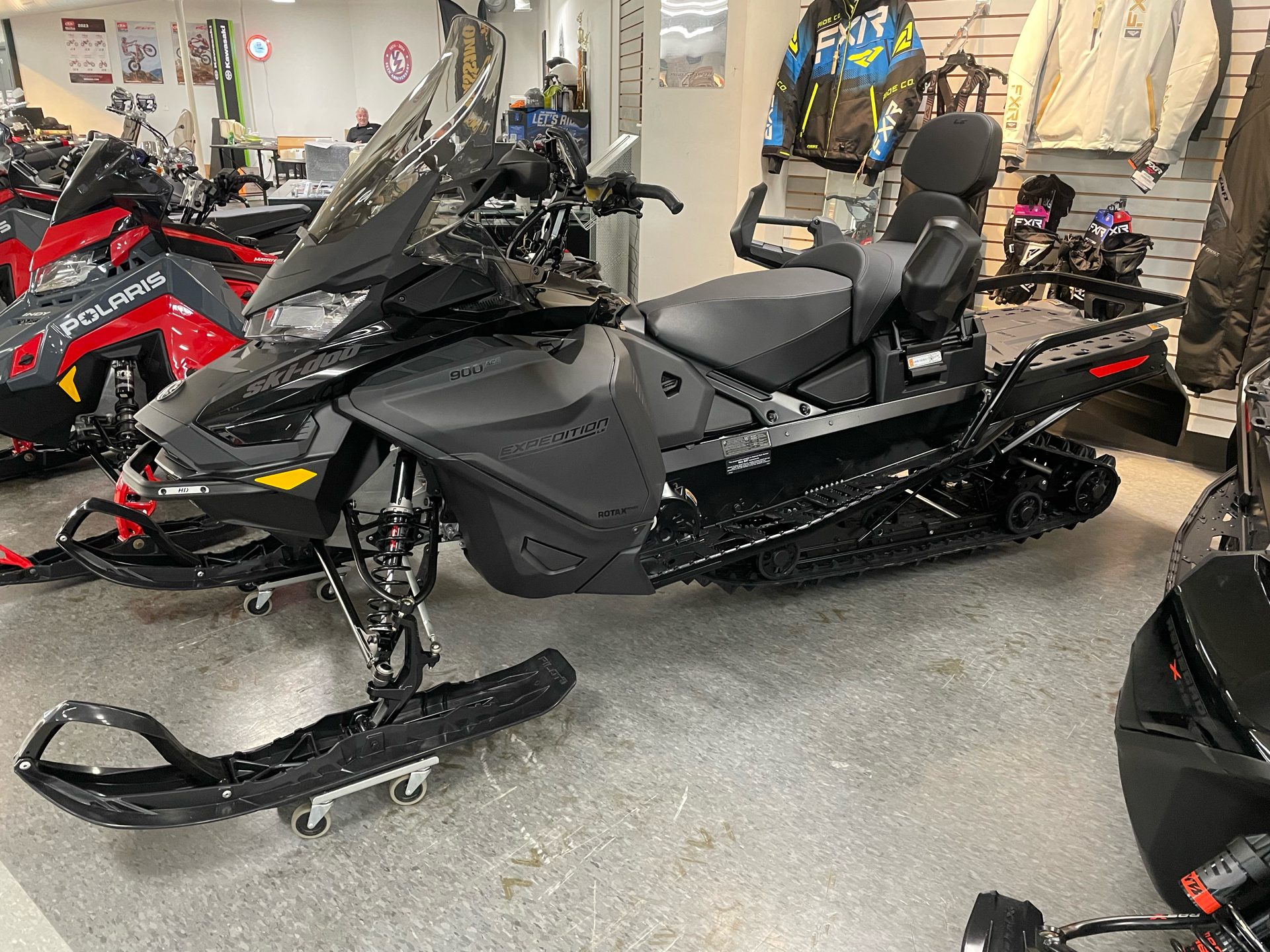 2024 Ski-Doo Expedition LE 900 ACE ES Silent Cobra WT 1.5 Track 20 in. in Rutland, Vermont - Photo 3