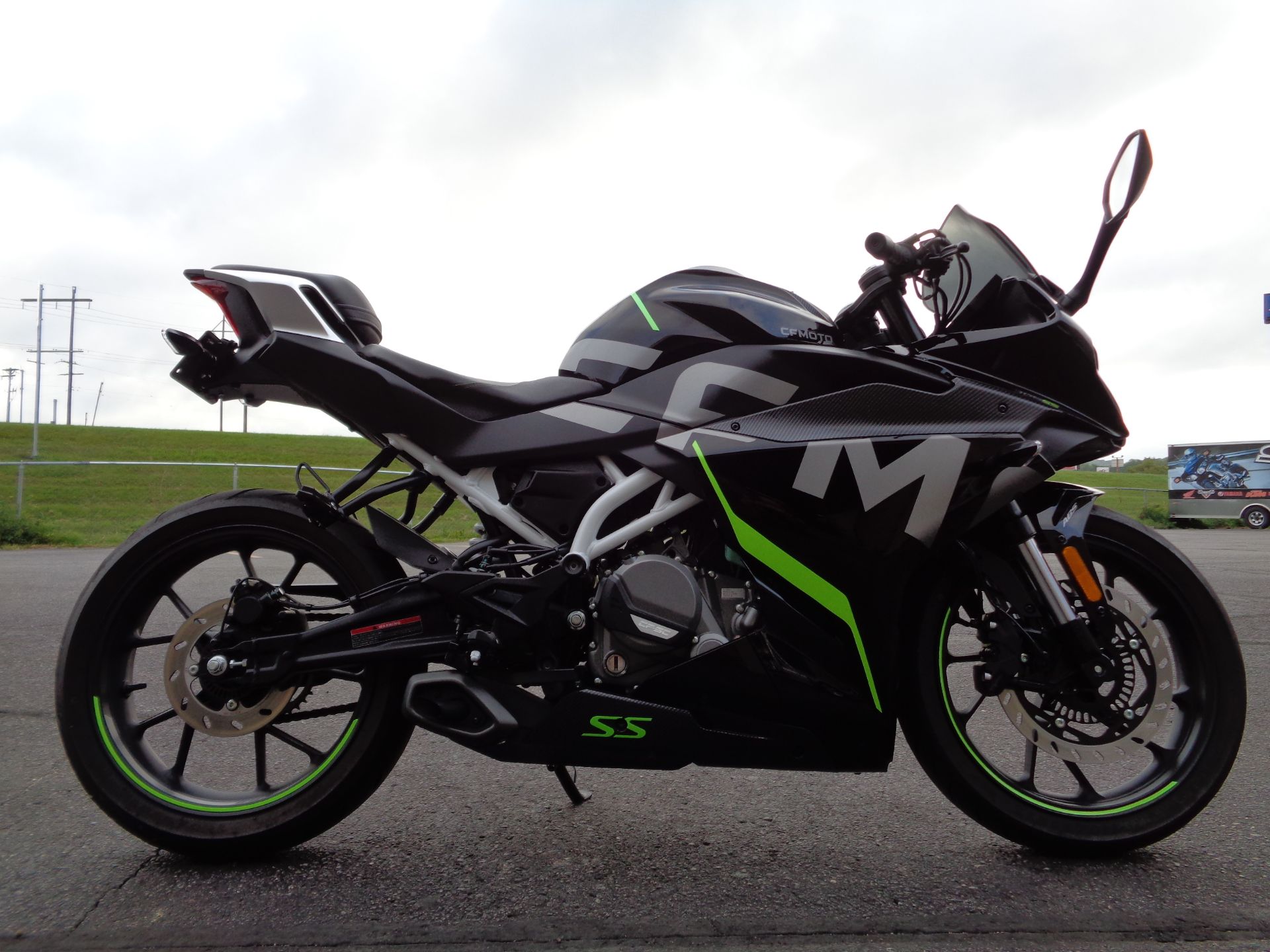 2022 CFMOTO 300SS in North Mankato, Minnesota - Photo 12