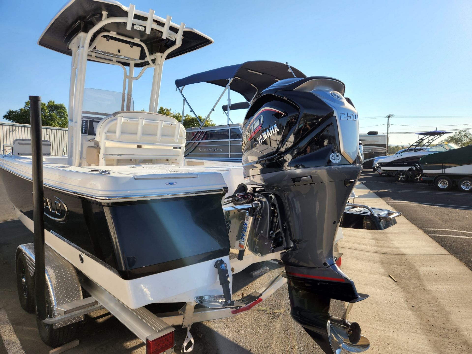 2022 Robalo 226 Cayman in Lakeport, California - Photo 3