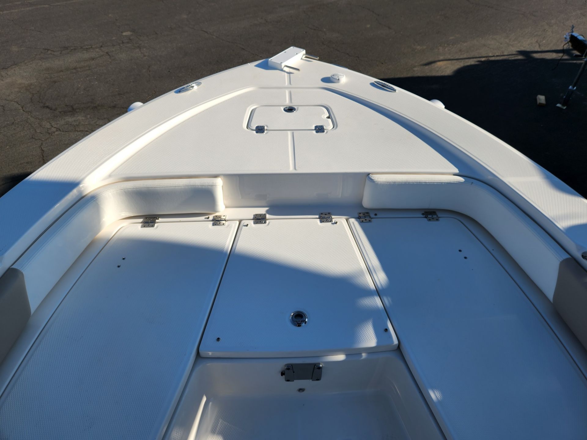 2022 Robalo 226 Cayman in Lakeport, California - Photo 4