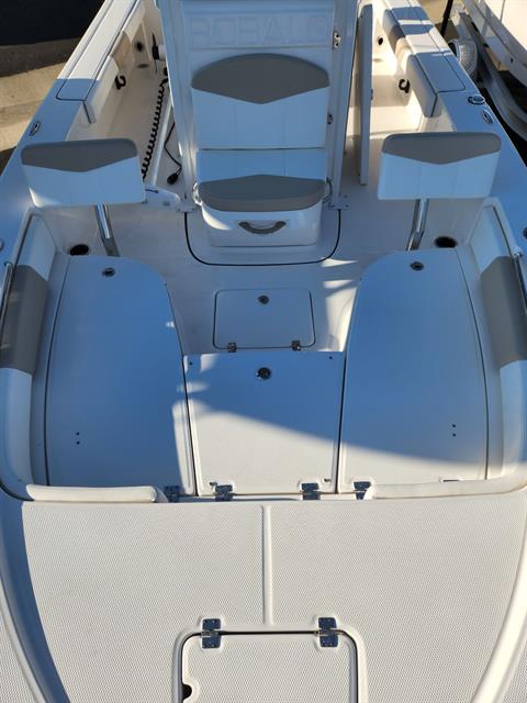 2022 Robalo 226 Cayman in Lakeport, California - Photo 5
