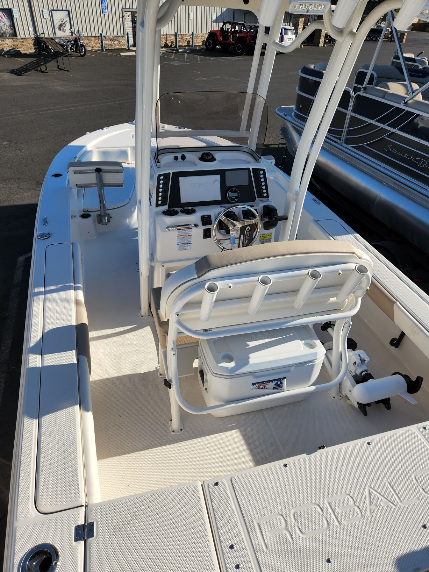 2022 Robalo 226 Cayman in Lakeport, California - Photo 8