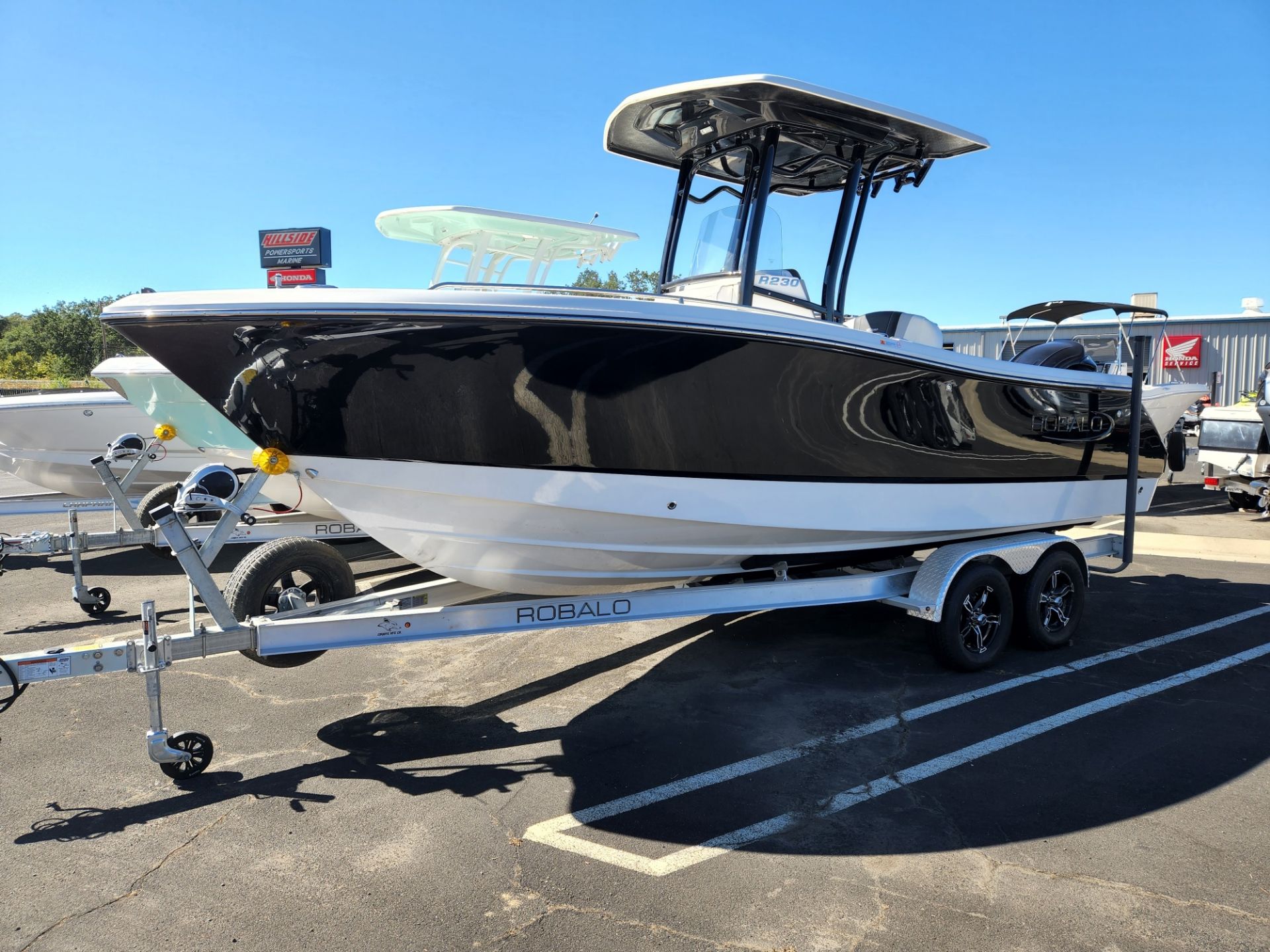 2022 Robalo R230 in Lakeport, California - Photo 2