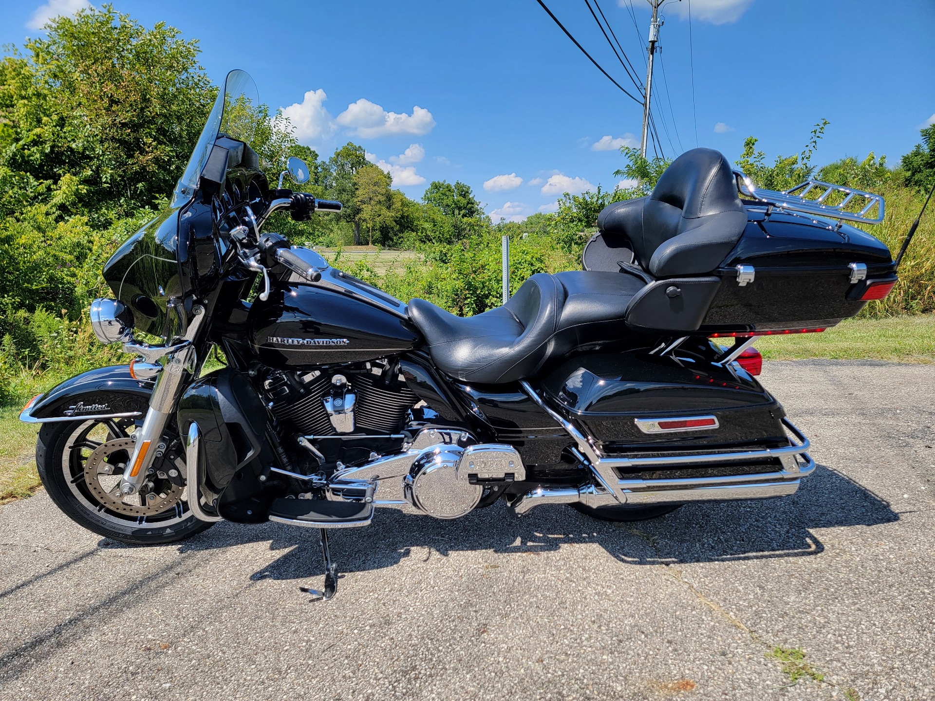 2017 Harley-Davidson Ultra Limited in Xenia, Ohio - Photo 2