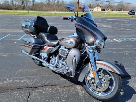 2016 Harley-Davidson CVO™ Limited in Xenia, Ohio - Photo 2