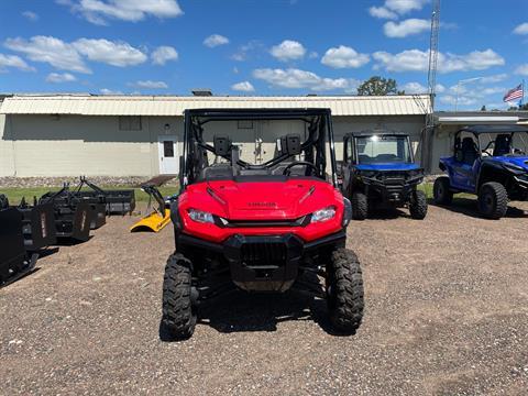 2023 Honda Pioneer 1000-6 Deluxe Crew in Medford, Wisconsin - Photo 2