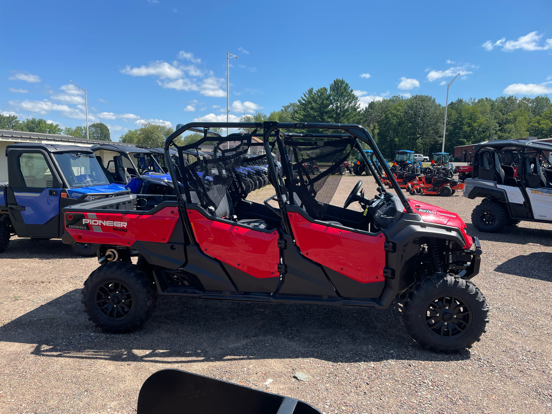 2023 Honda Pioneer 1000-6 Deluxe Crew in Medford, Wisconsin - Photo 4