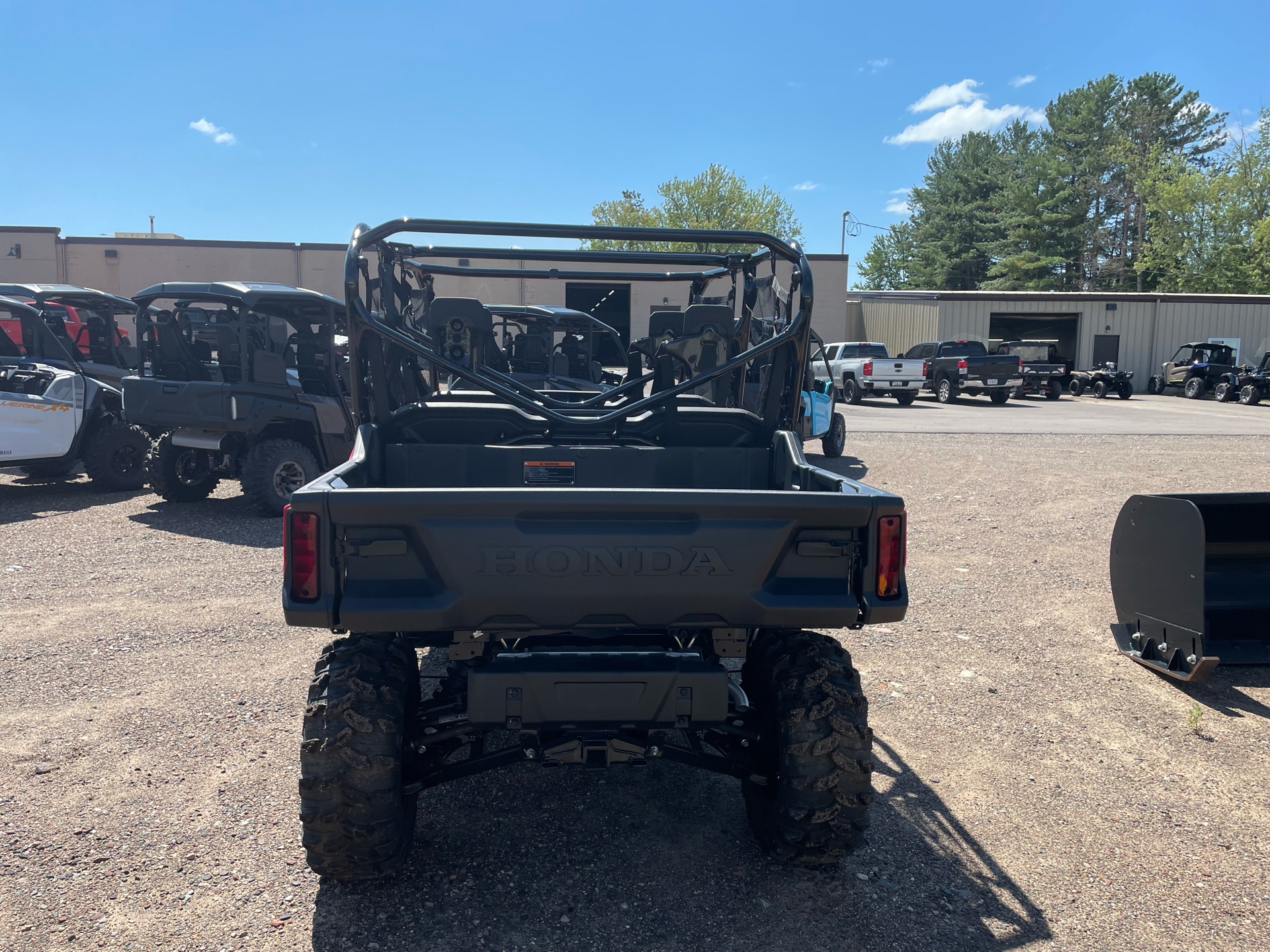 2023 Honda Pioneer 1000-6 Deluxe Crew in Medford, Wisconsin - Photo 5