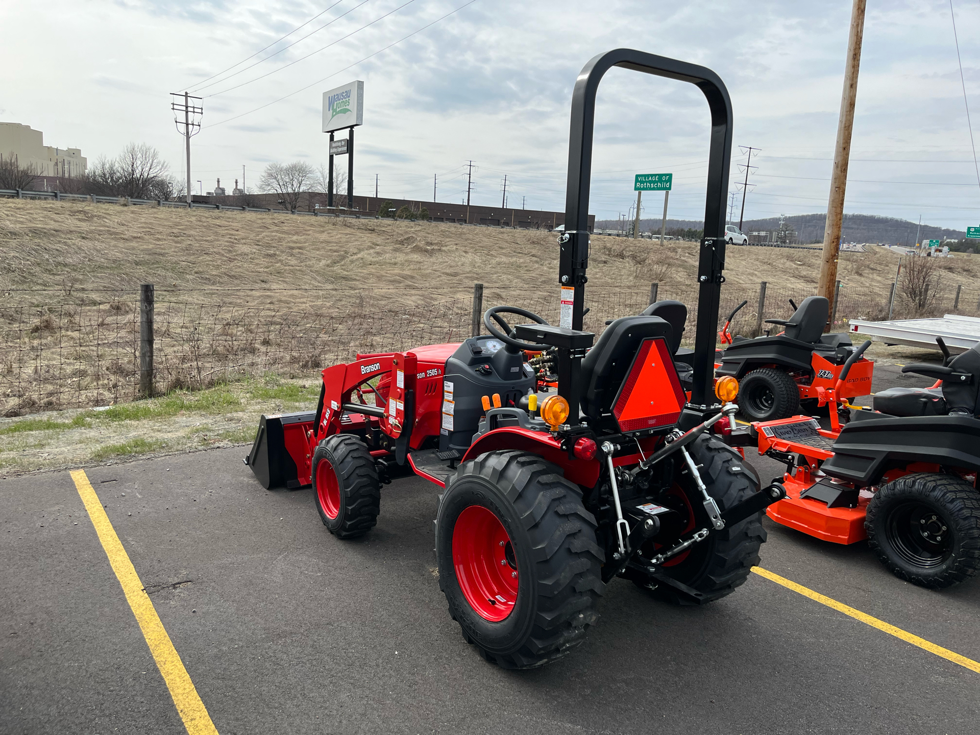 2022 Branson Tractors 2505H in Rothschild, Wisconsin - Photo 2