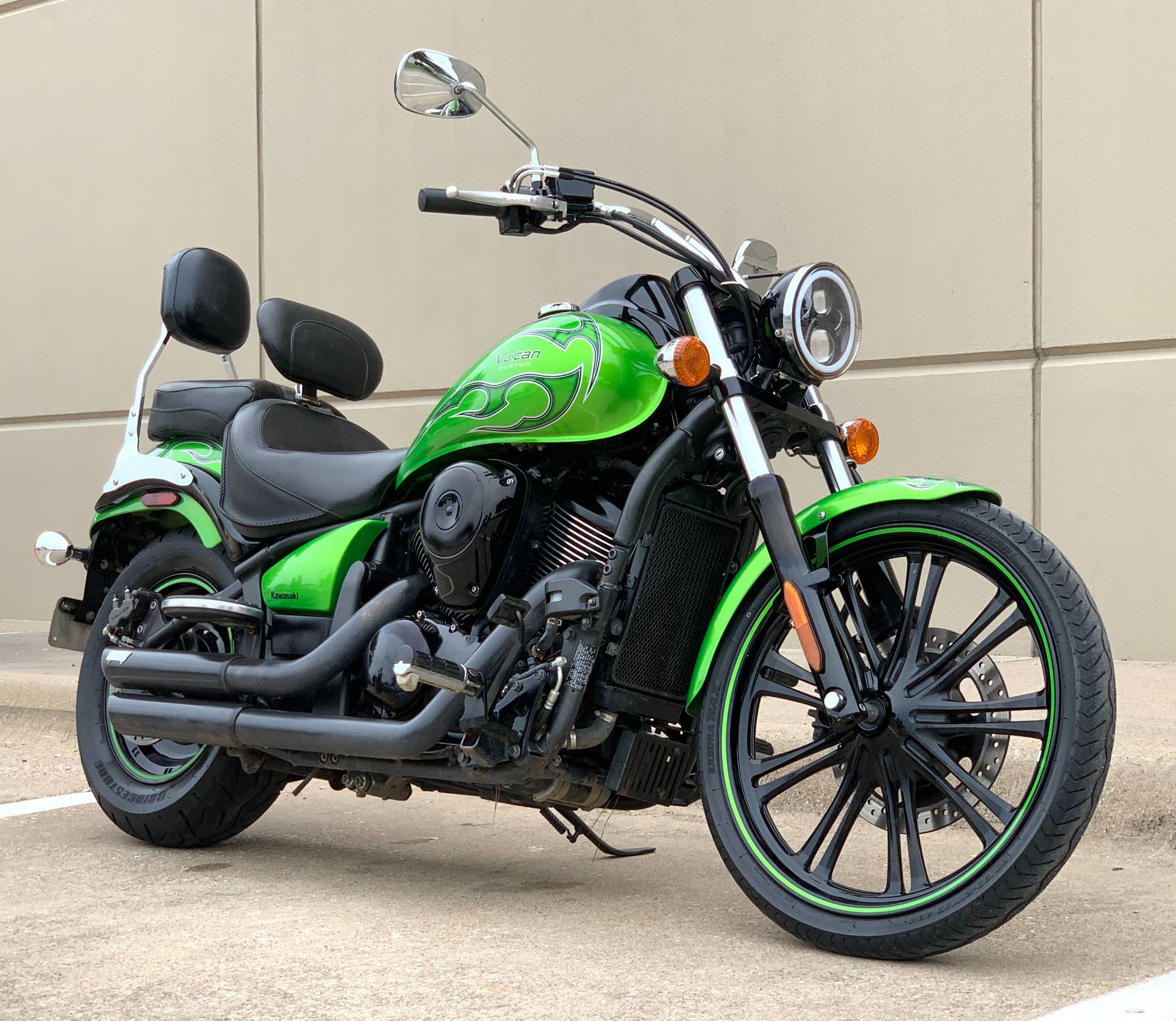 kawasaki vulcan 900 green